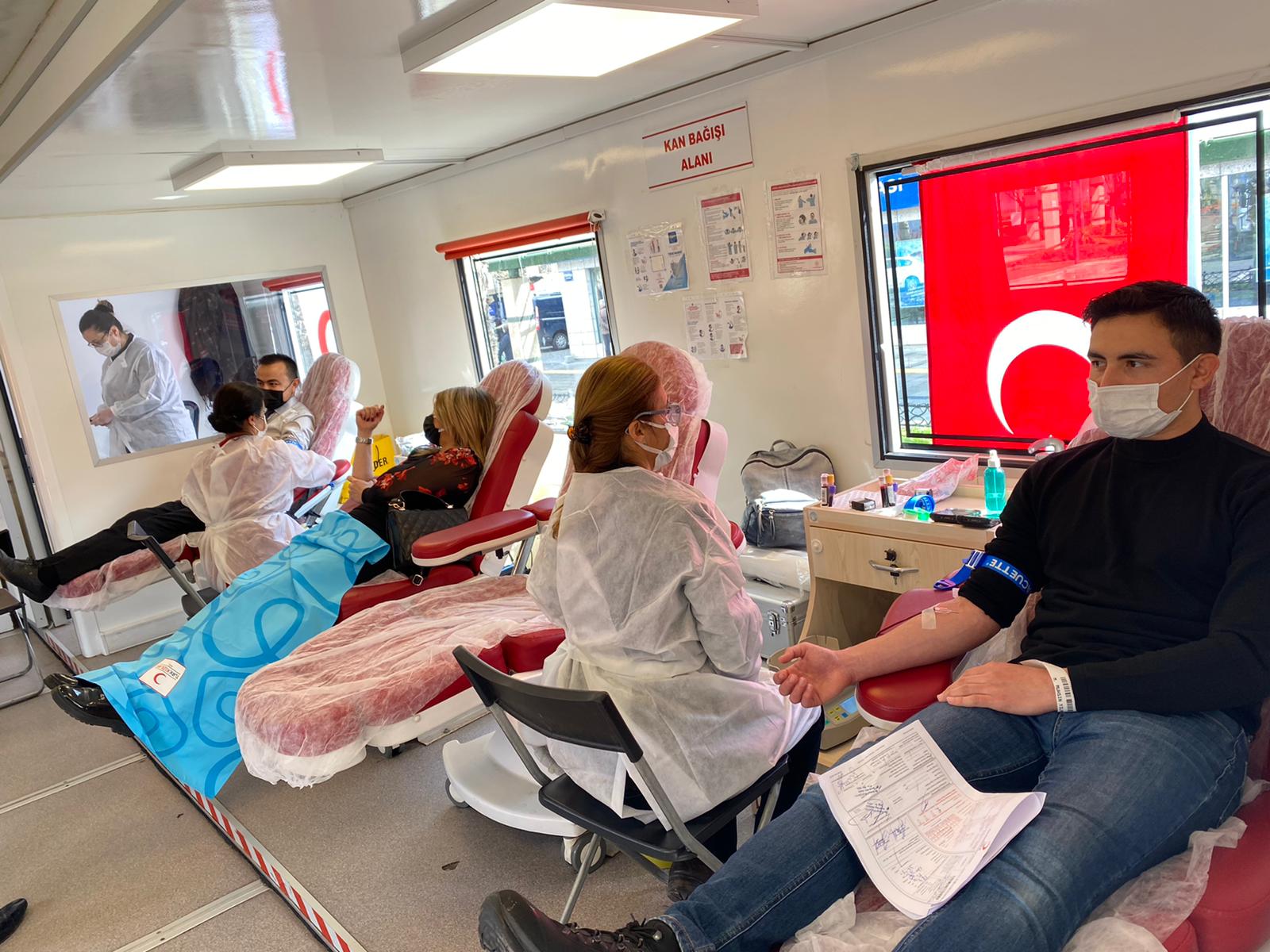 İZMİR'DE STK'LAR KAN BAĞIŞI İÇİN TEK YÜREK OLDU