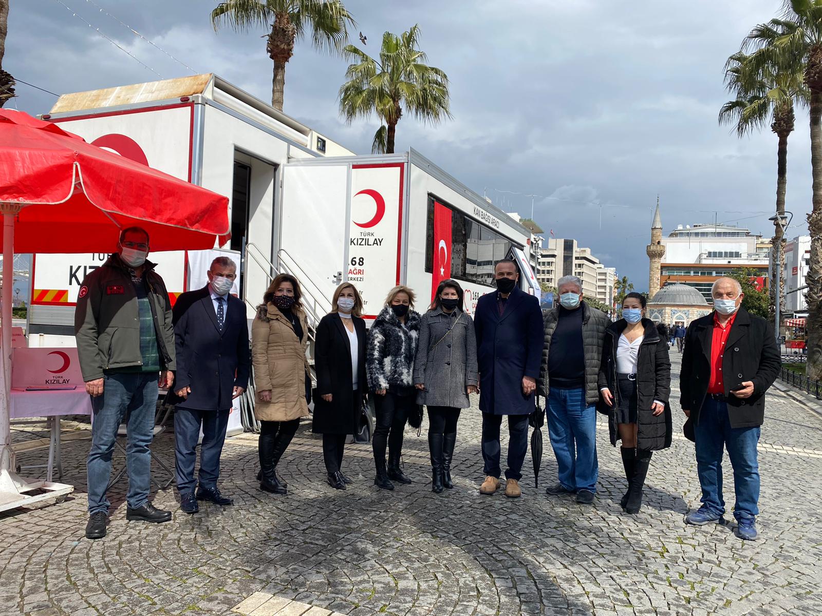 İZMİR'DE STK'LAR KAN BAĞIŞI İÇİN TEK YÜREK OLDU