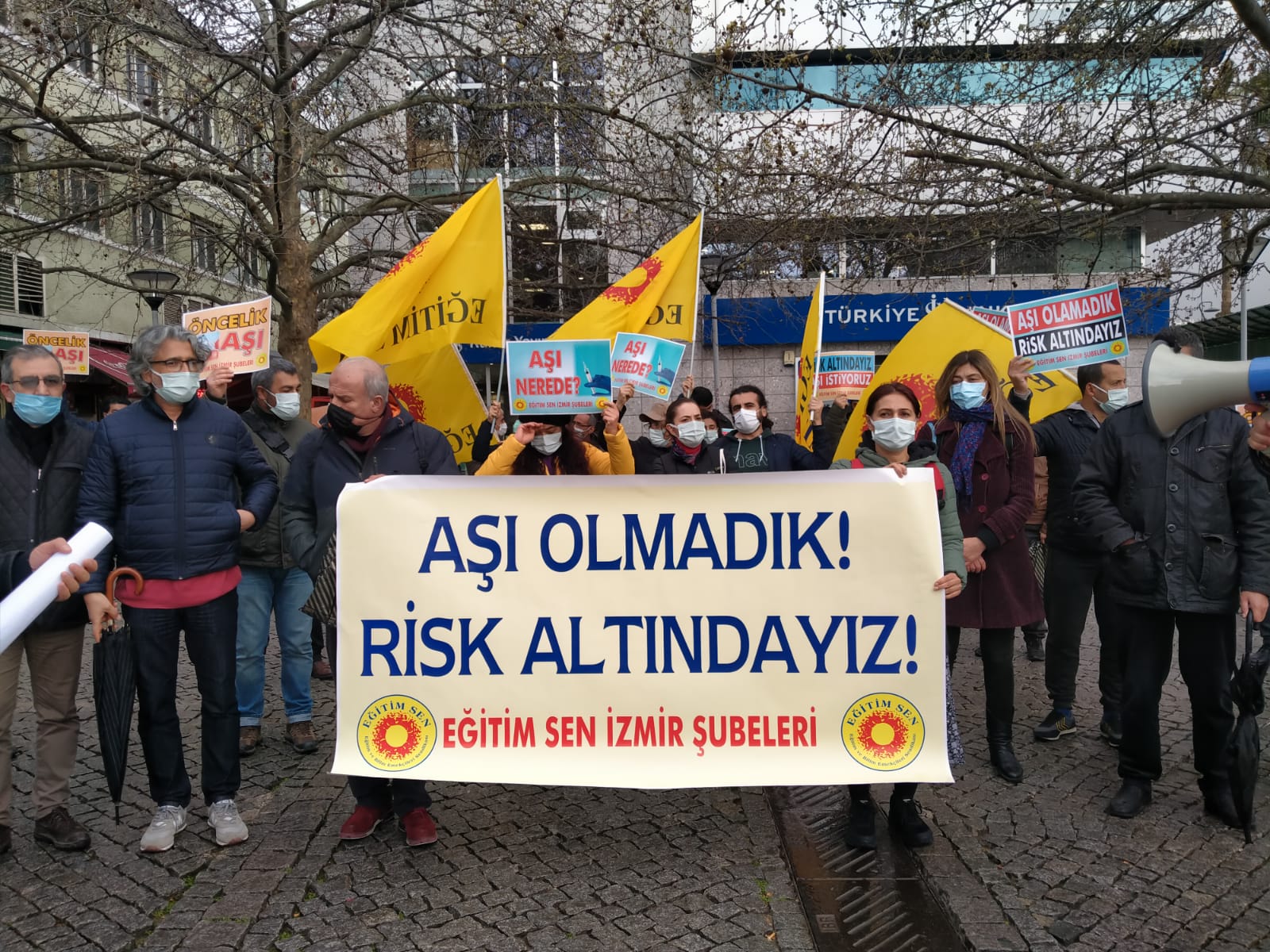 Eğitim Sen: "Aşı olmadık risk altındayız"