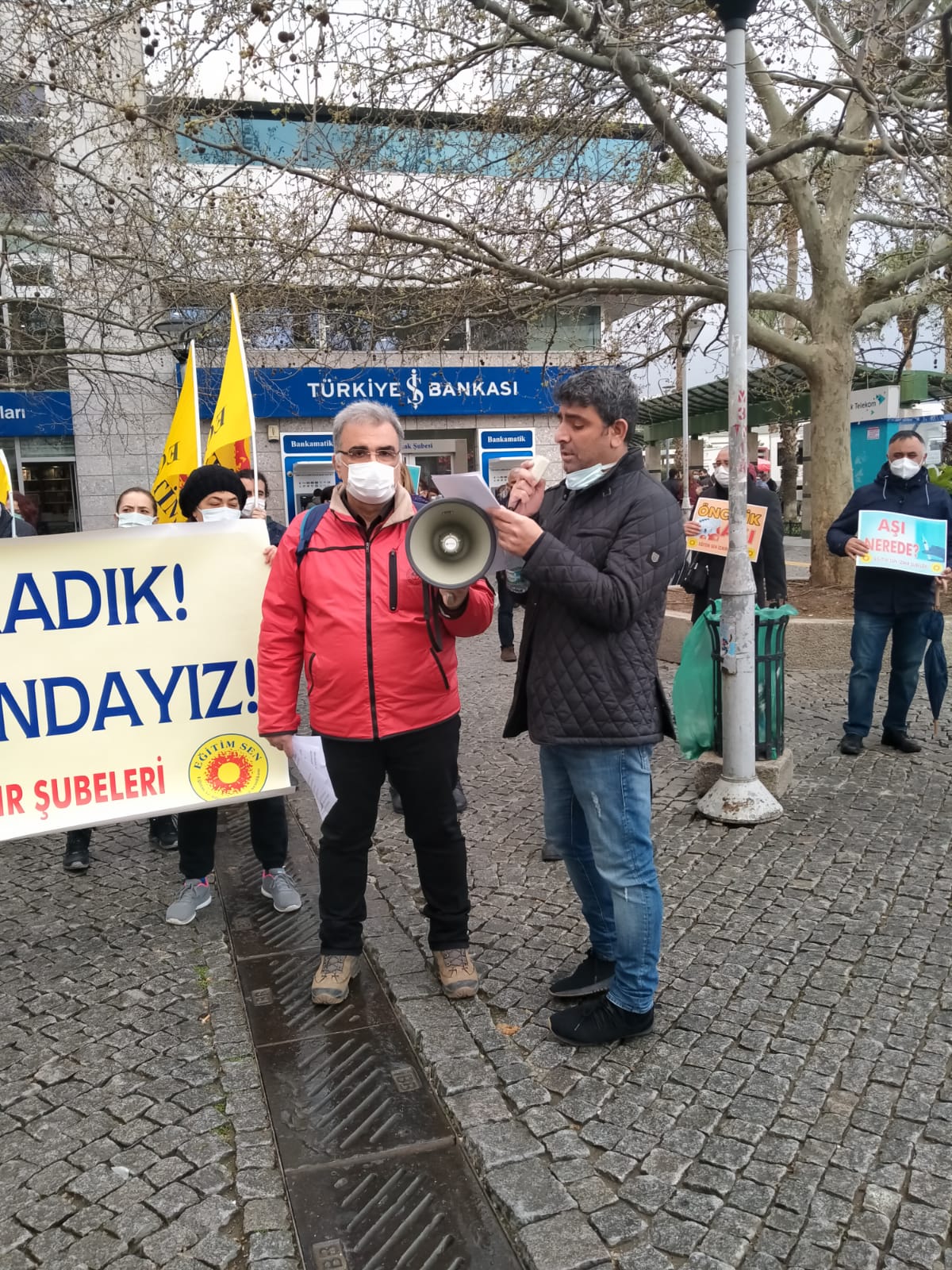 Eğitim Sen: "Aşı olmadık risk altındayız"