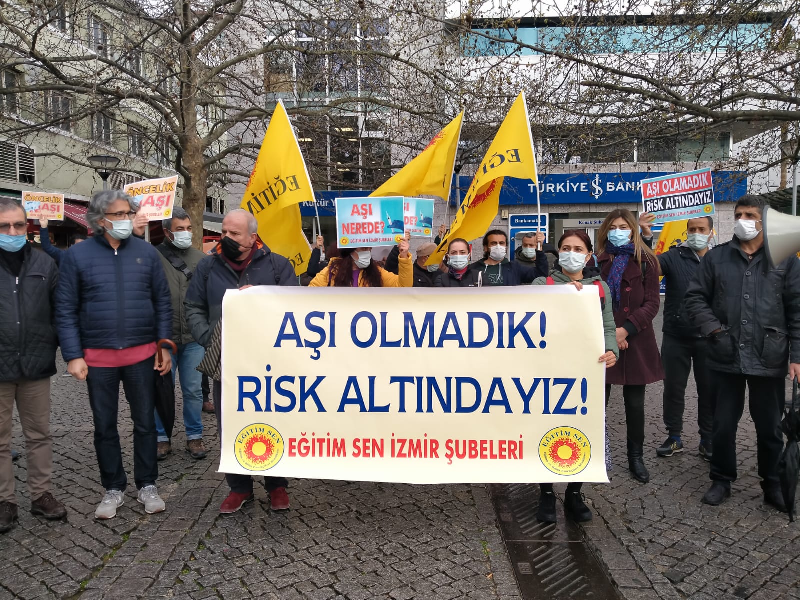 Eğitim Sen: "Aşı olmadık risk altındayız"
