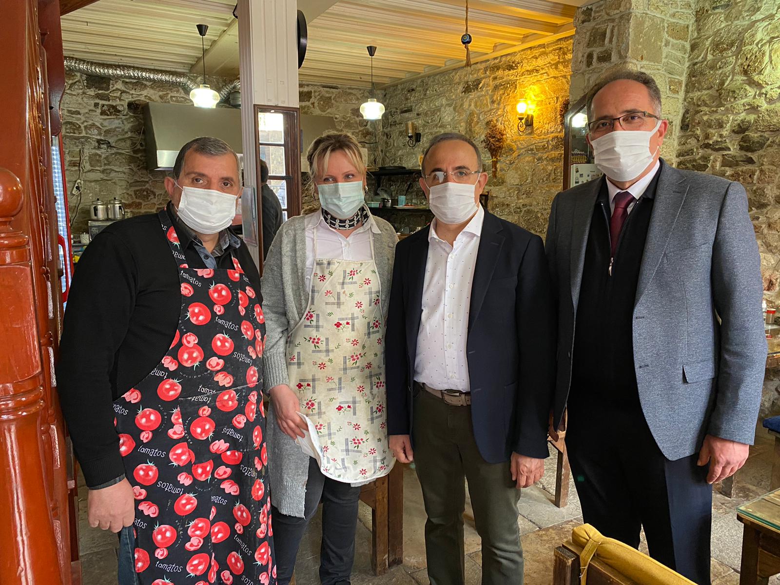 AK Parti İl Başkanı Sürekli Foça'da Esnafa umut verdi