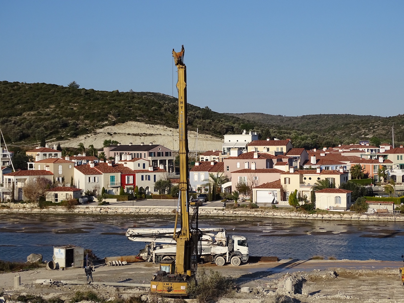 Alaçatı Sulak Alanında Devam Eden İnşaatlar,  Kanuna Aykırıdır Ve Derhal Durdurulmalıdır!