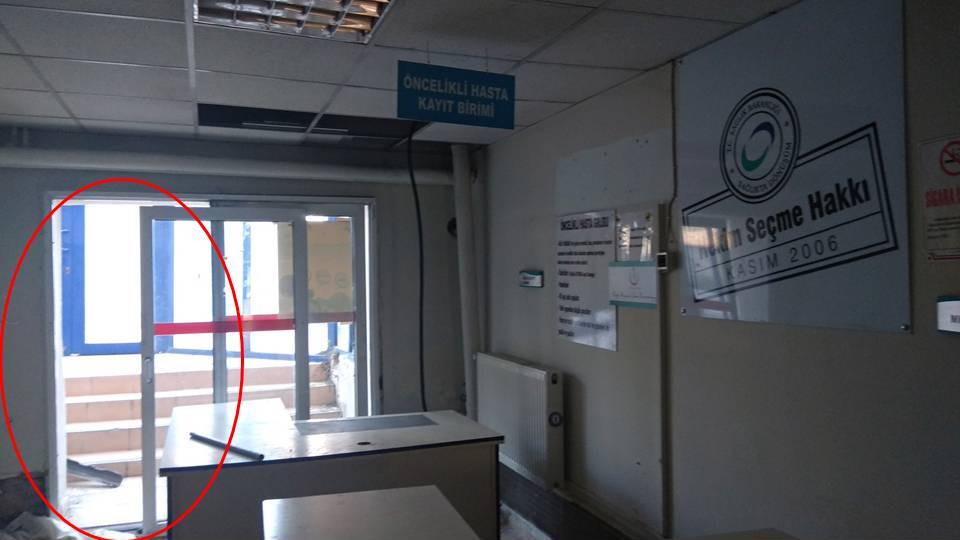 Foça Eski Devlet Hastanesi Çürümeye Terkedildi