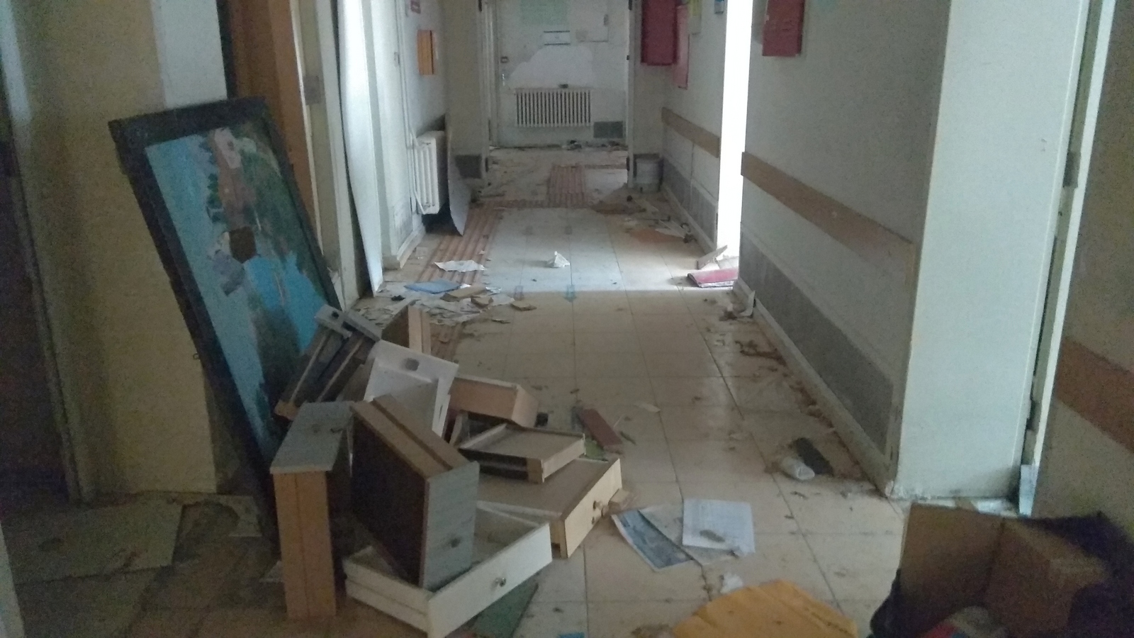 Foça Eski Devlet Hastanesi Çürümeye Terkedildi