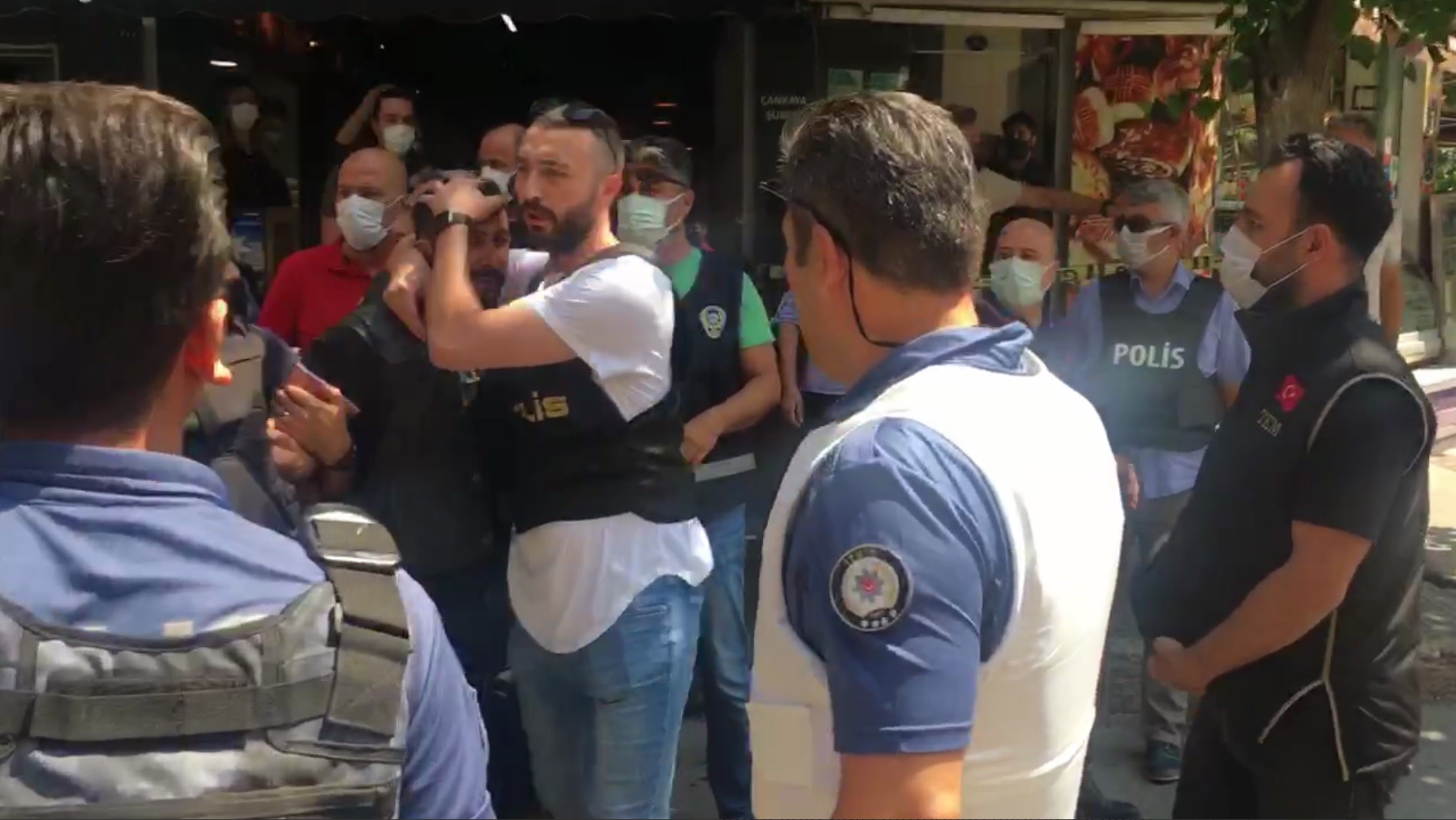 HDP İzmir il binasına saldırı düzenlendi! 1 kişi hayatını kaybetti