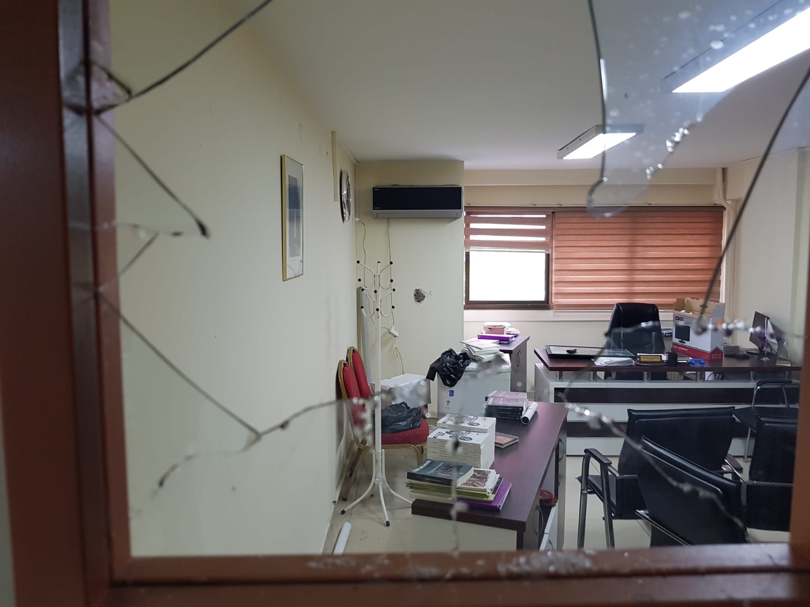 Saldırı sonrası HDP il binası