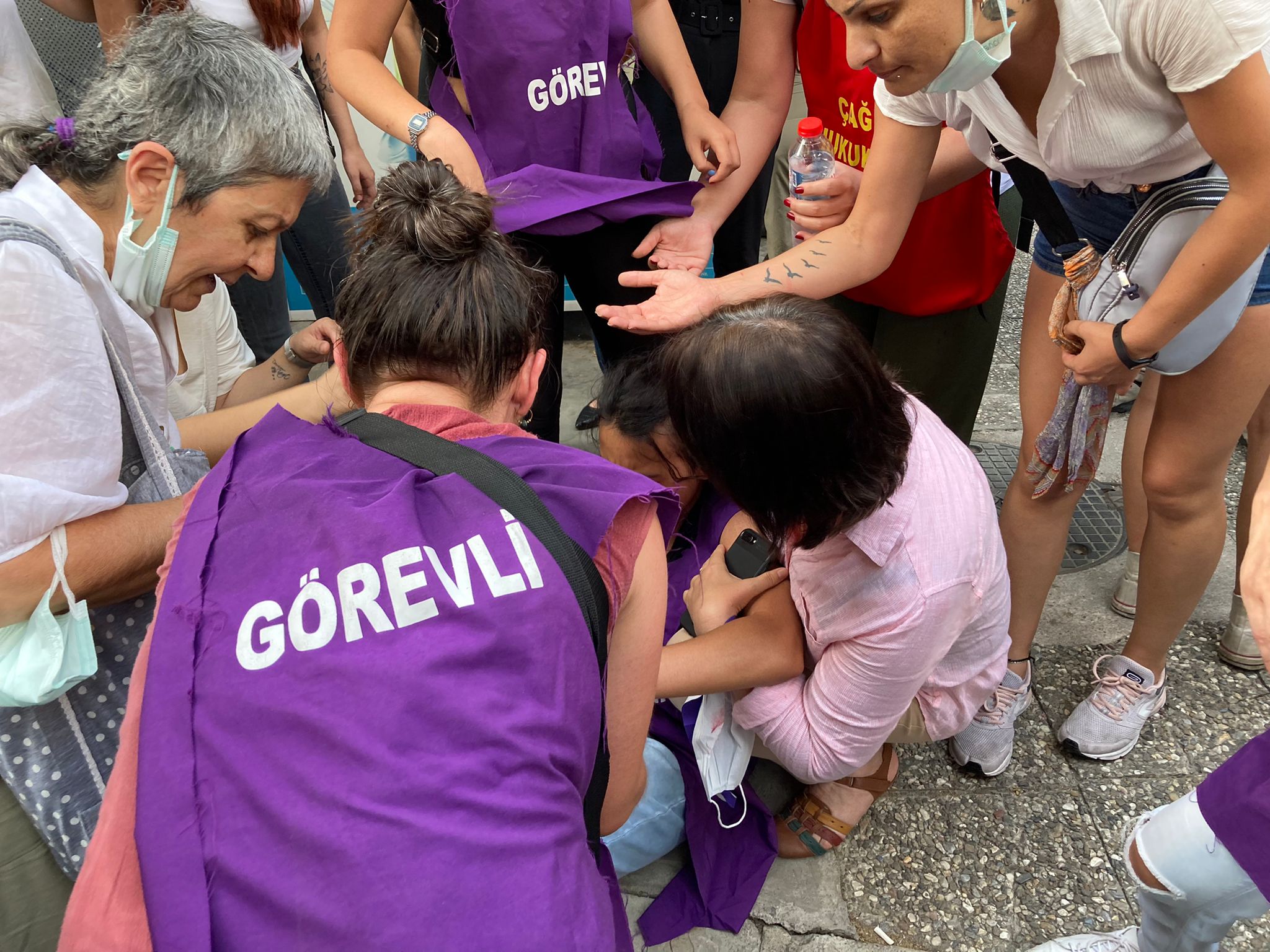 İzmir'de İstanbul Sözleşmesi gerginliği: Polisten biber gazlı müdahale 