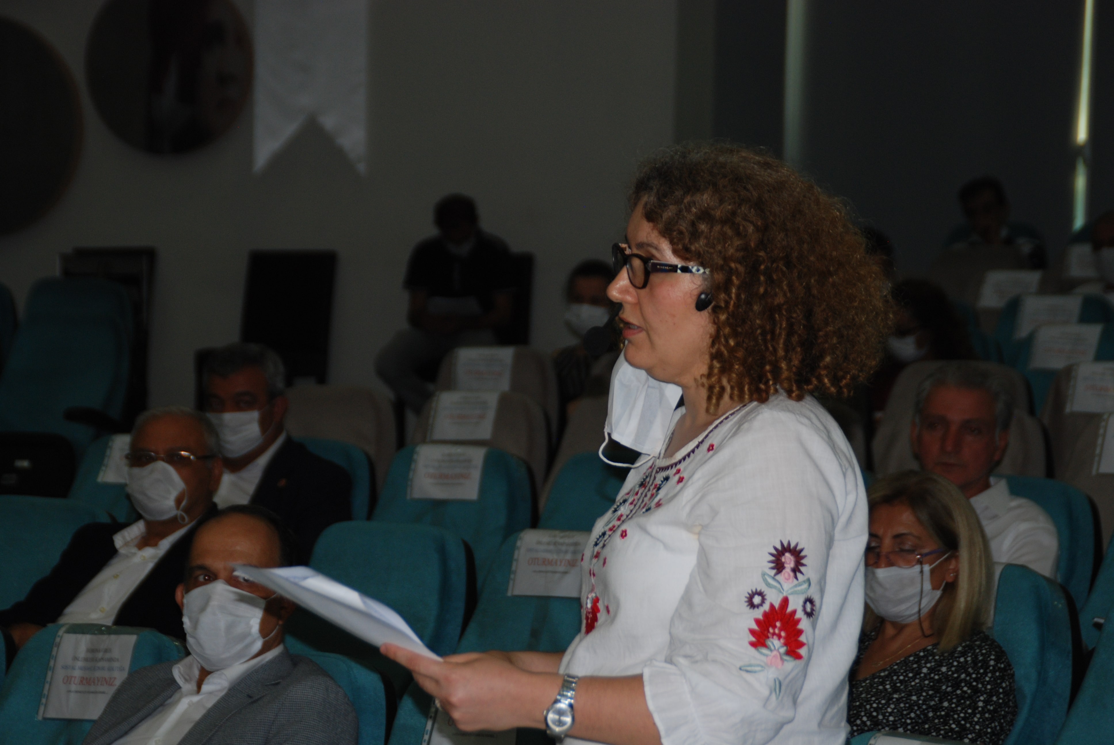 Bornova meclisinde rapora “ekleme” yapıldı tartışması