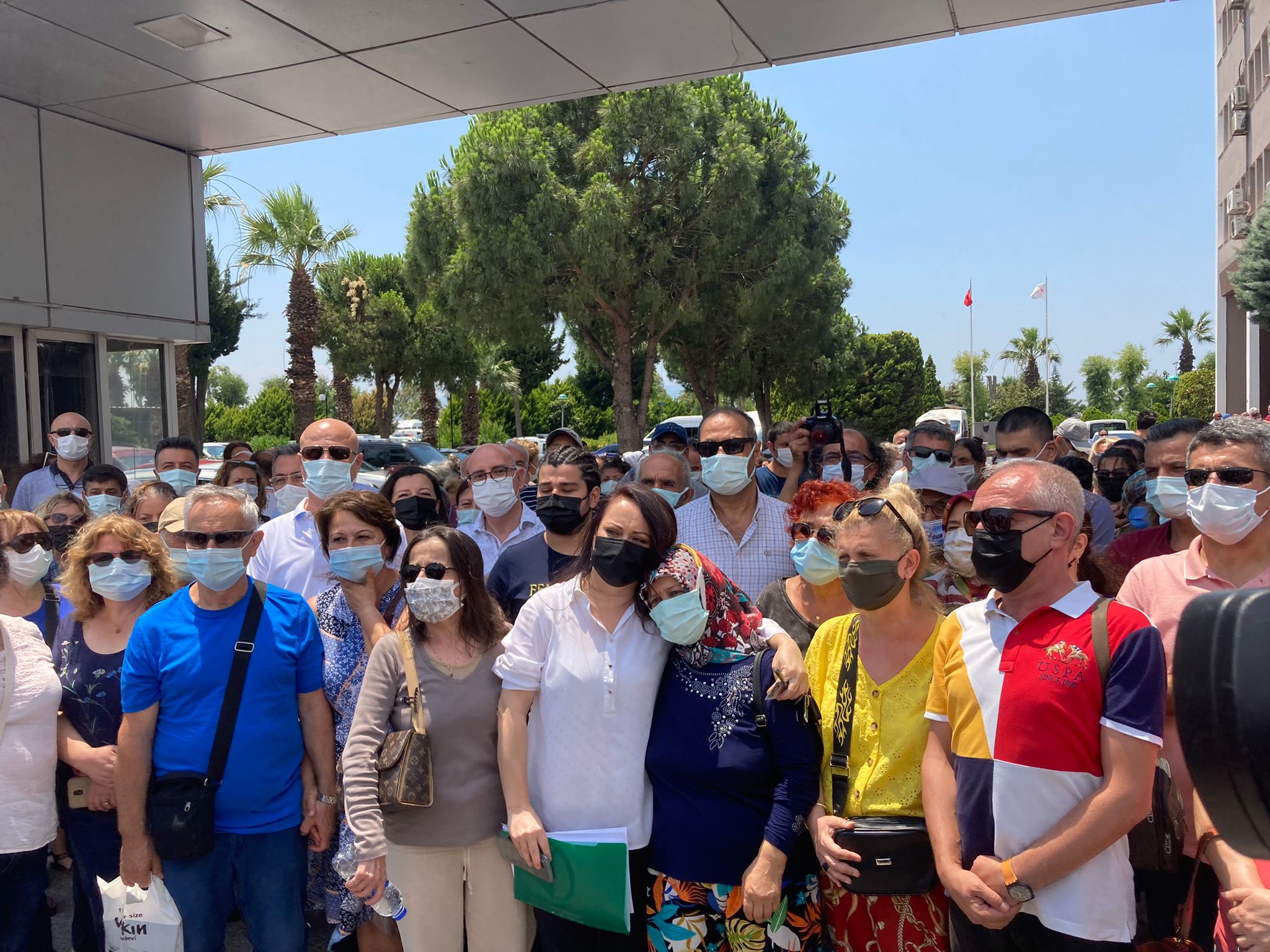 İzmirli depremzedeler, "Mülkiyet hakkımız ihlal ediliyor"