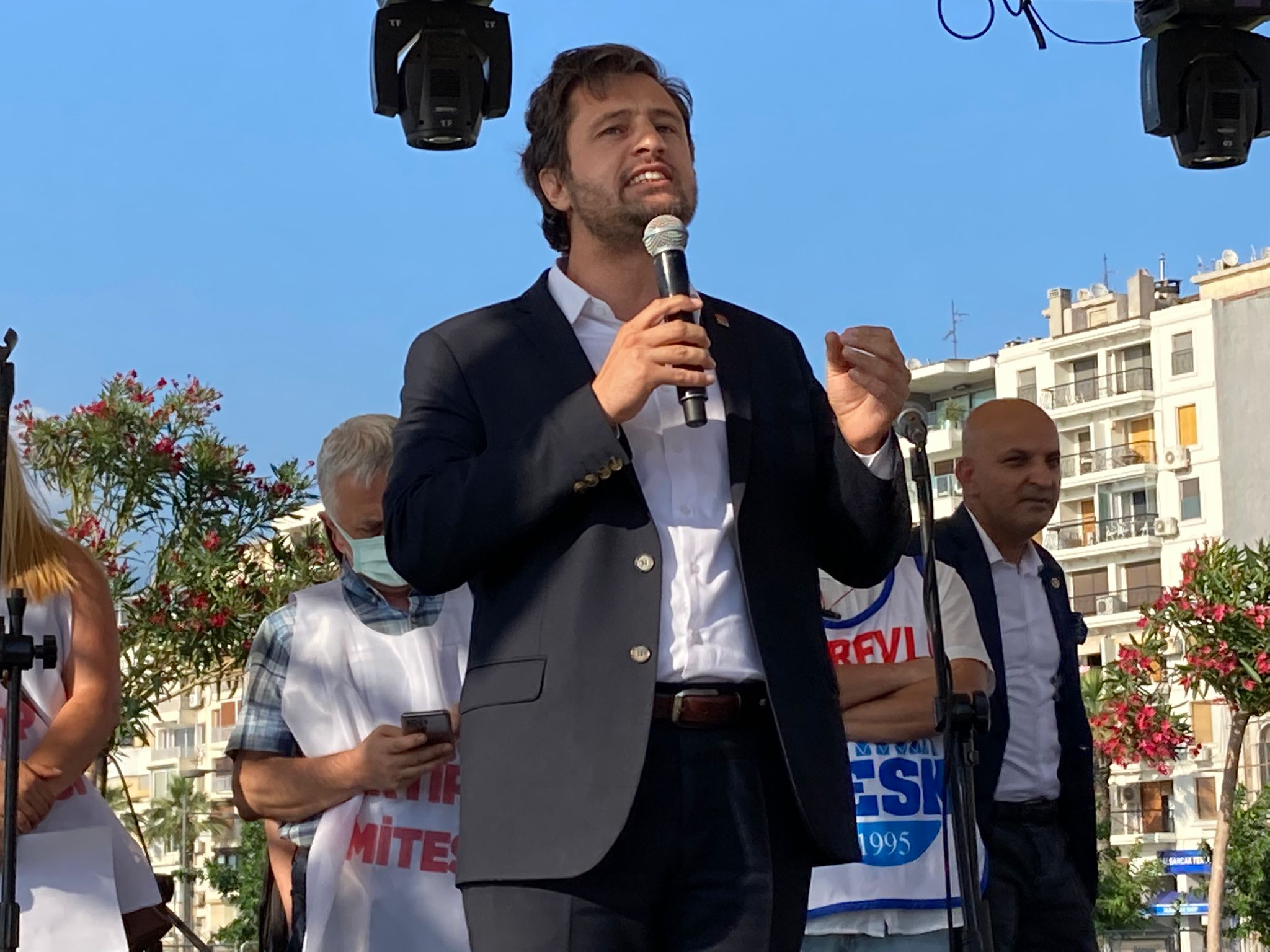 "Demokrasi için nefes" mitingine yoğun ilgi: Binlerce kişi katıldı