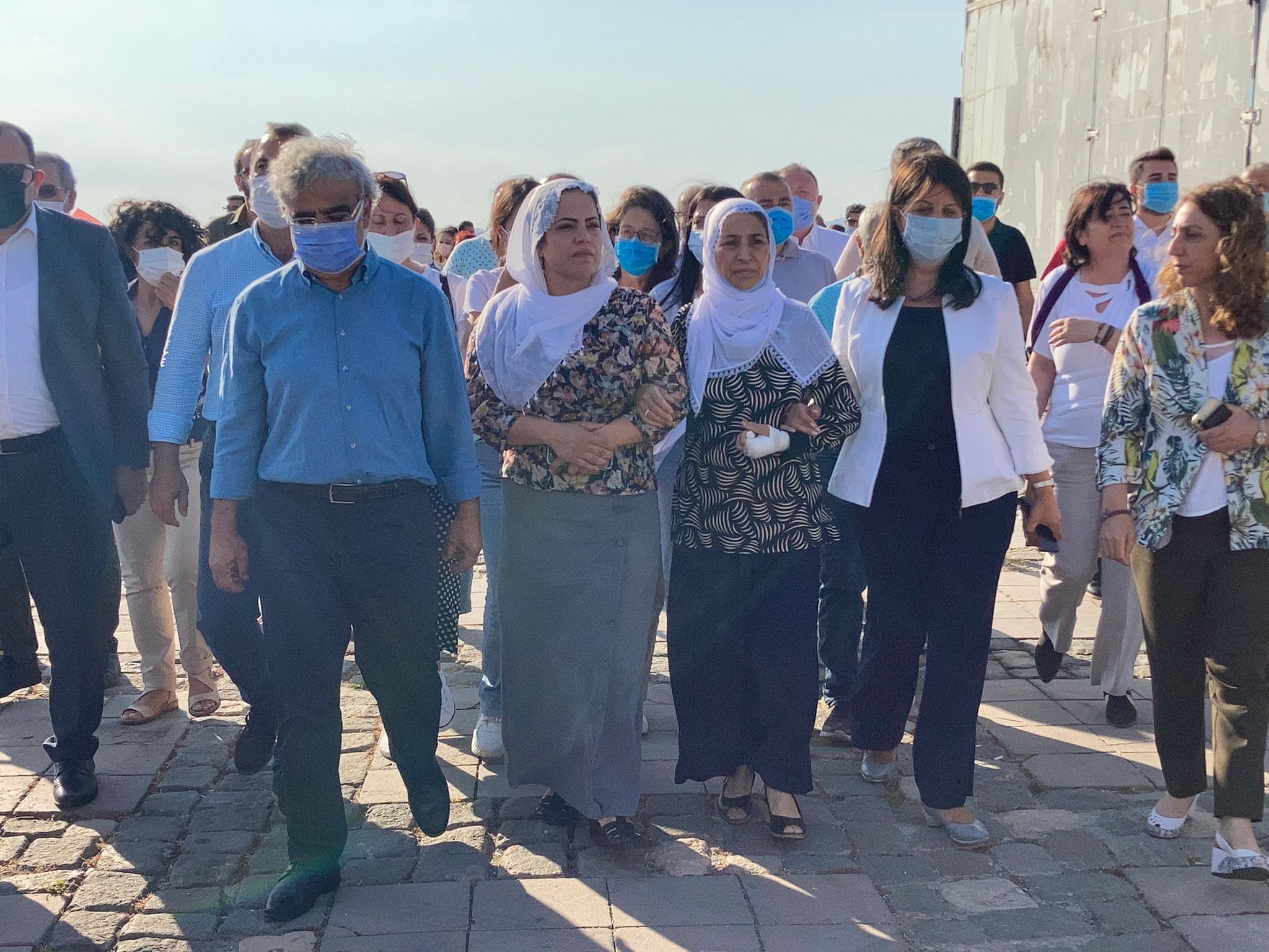 "Demokrasi için nefes" mitingine yoğun ilgi: Binlerce kişi katıldı