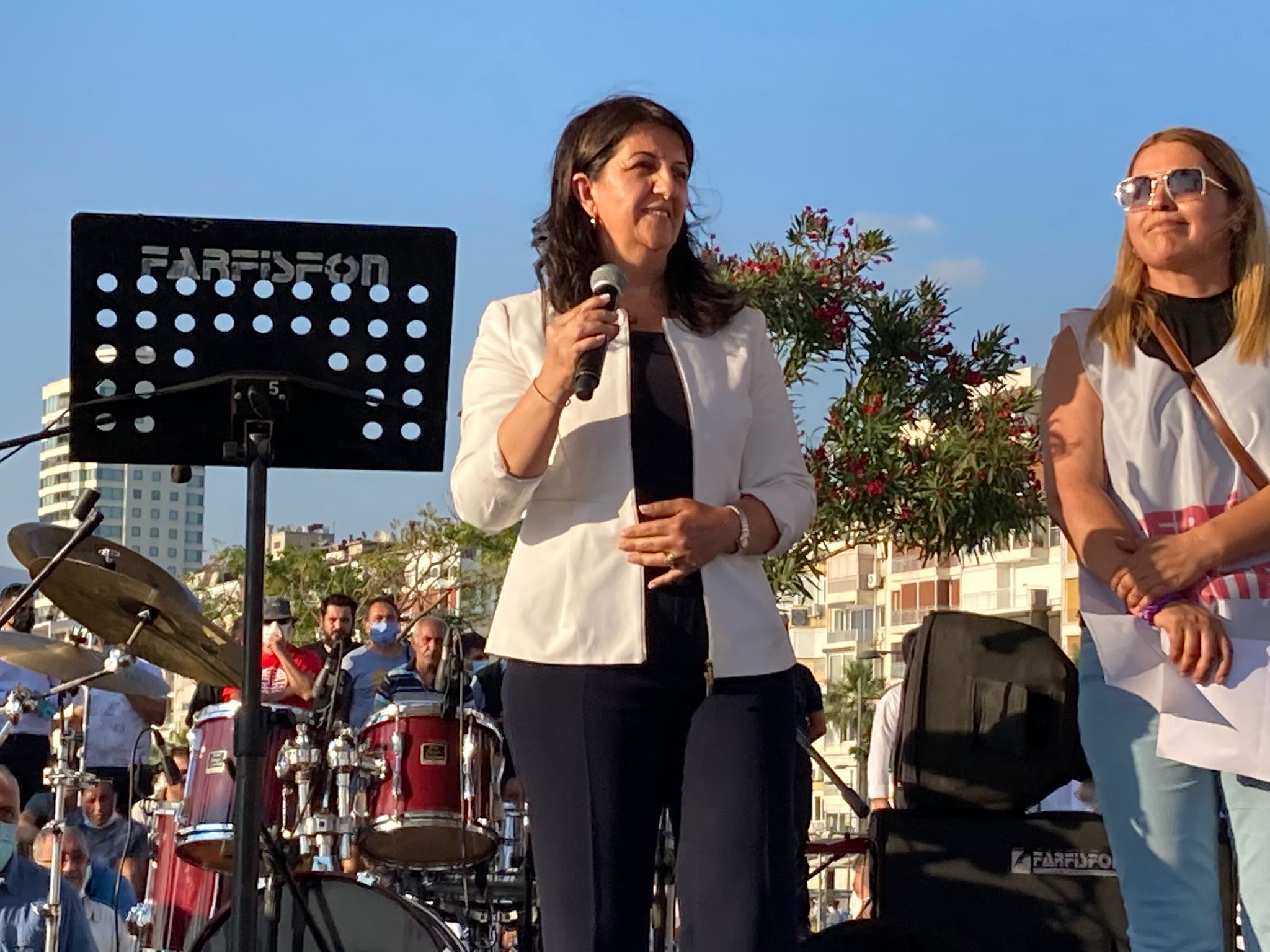 "Demokrasi için nefes" mitingine yoğun ilgi: Binlerce kişi katıldı