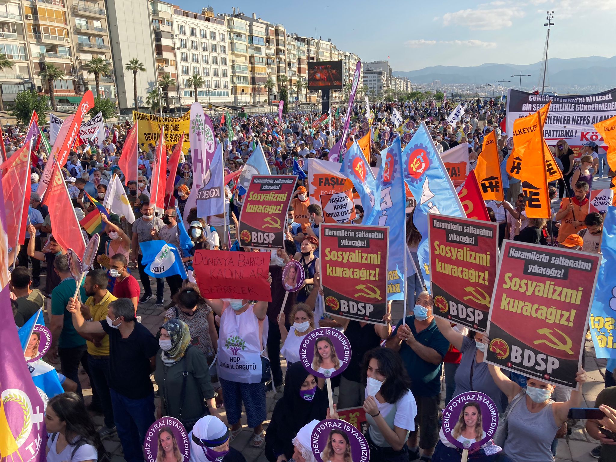 "Demokrasi için nefes" mitingine yoğun ilgi: Binlerce kişi katıldı