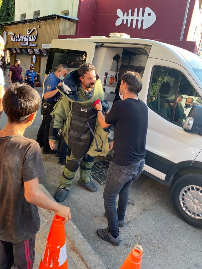 İzmir Emniyeti alarıma geçti: Kızlarağasında şüpheli paket ihbarı