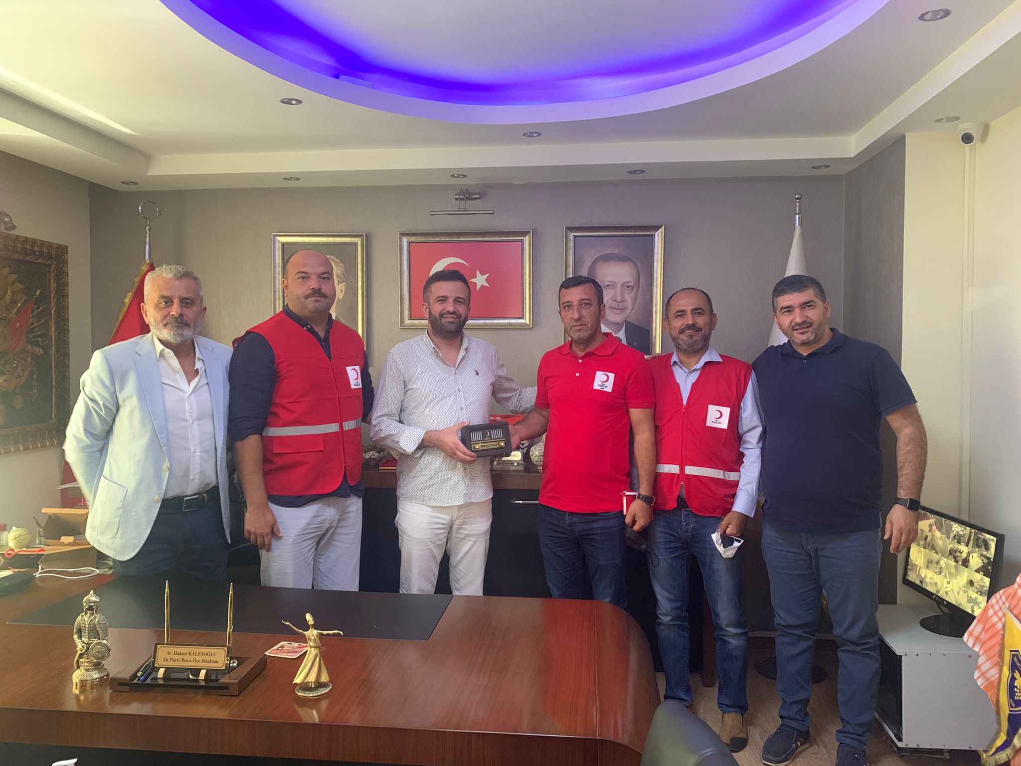 Buca Kızılay Başkanı Temel ziyaret turlarında: “Buca’da iyiliği büyüteceğiz”