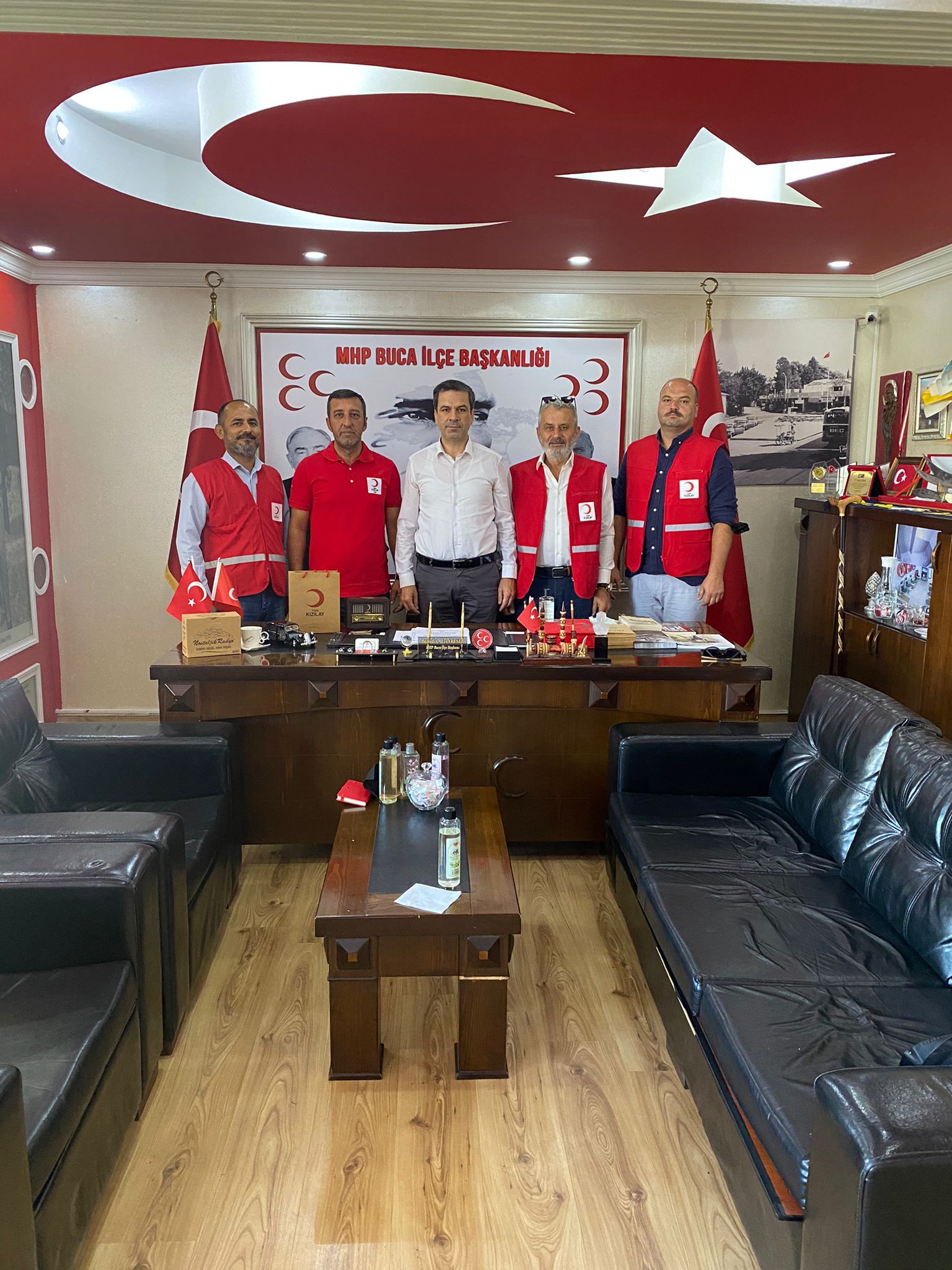 Buca Kızılay Başkanı Temel ziyaret turlarında: “Buca’da iyiliği büyüteceğiz”