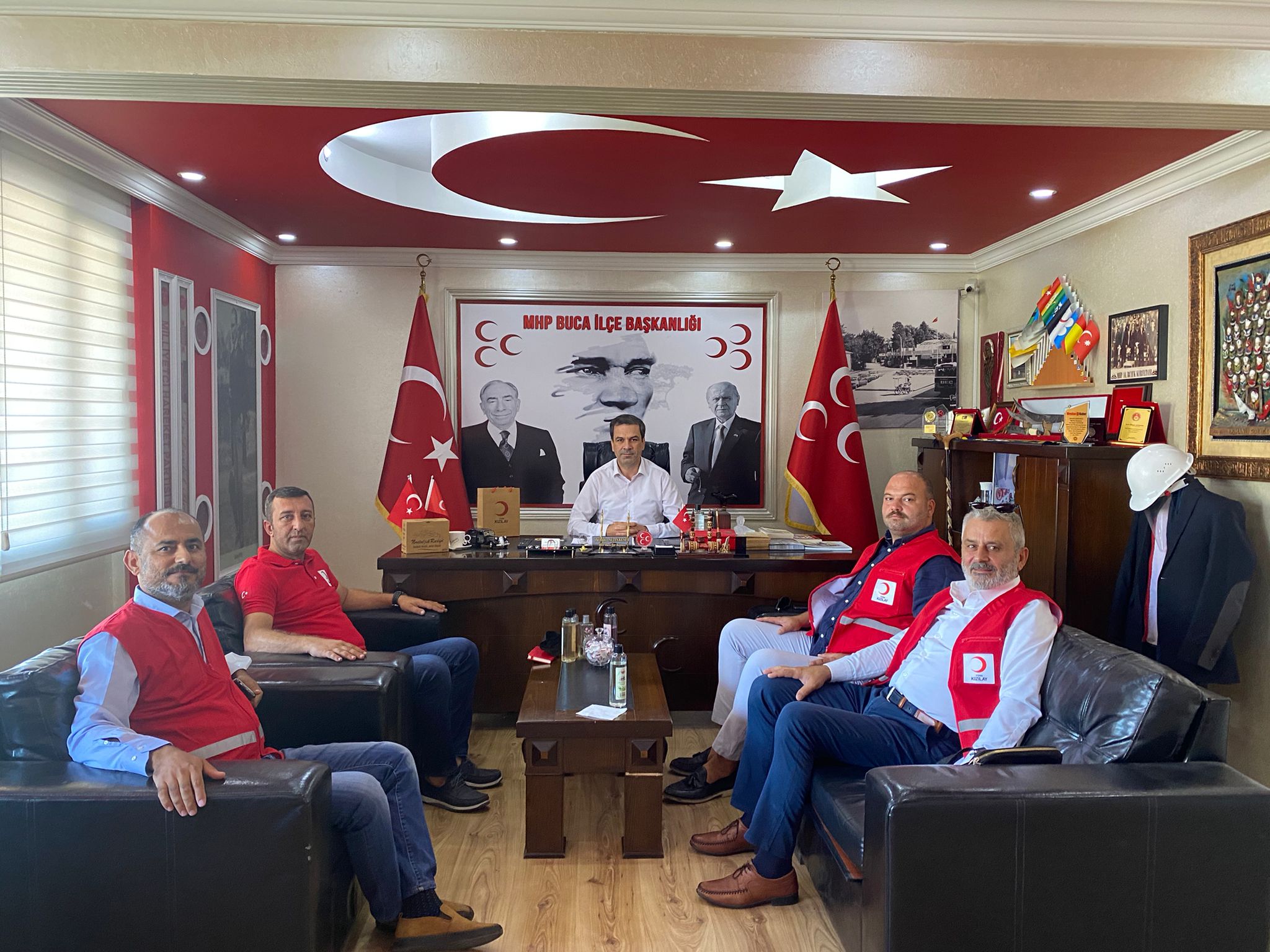 Buca Kızılay Başkanı Temel ziyaret turlarında: “Buca’da iyiliği büyüteceğiz”