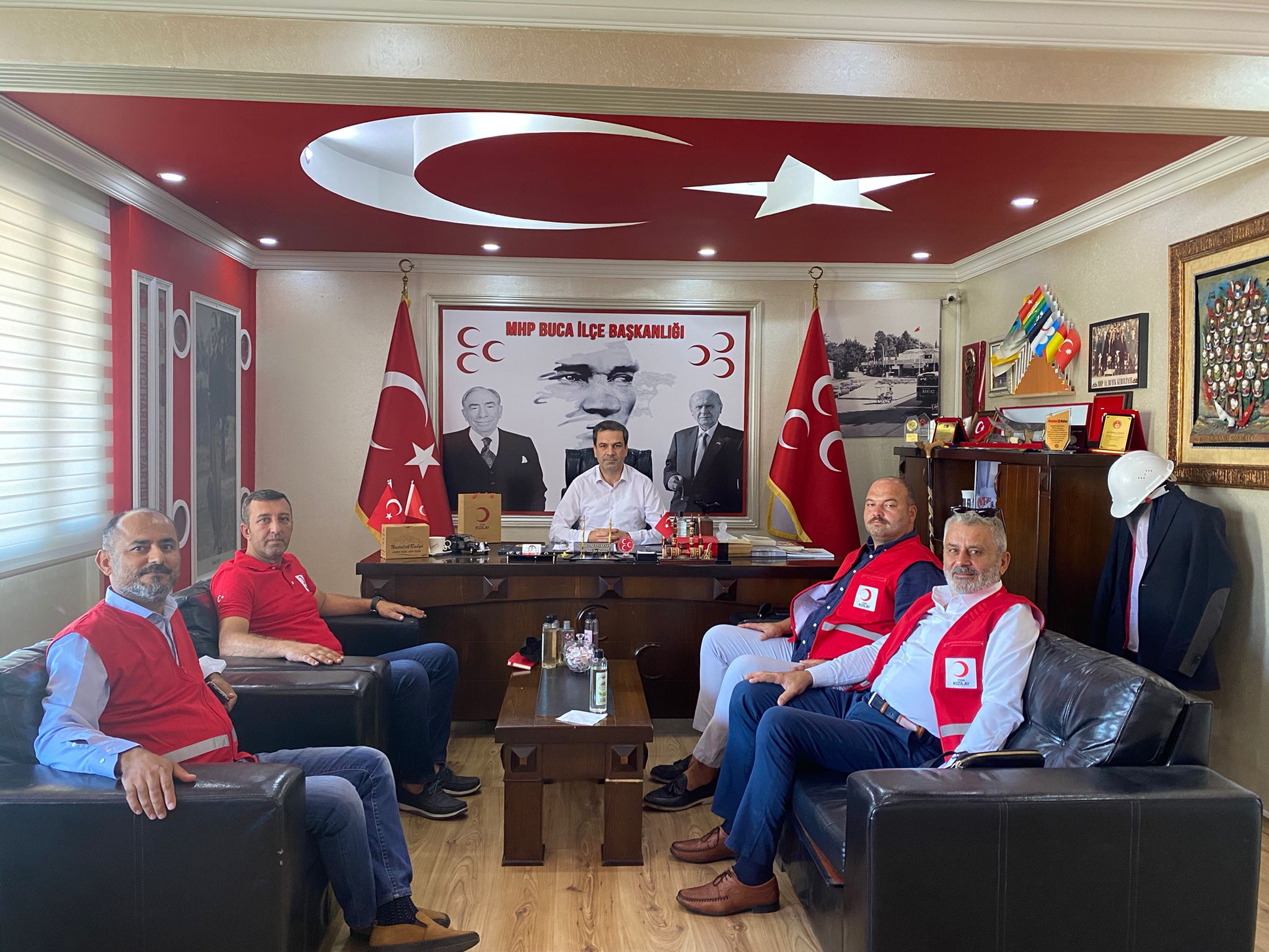 Buca Kızılay Başkanı Temel ziyaret turlarında: “Buca’da iyiliği büyüteceğiz”