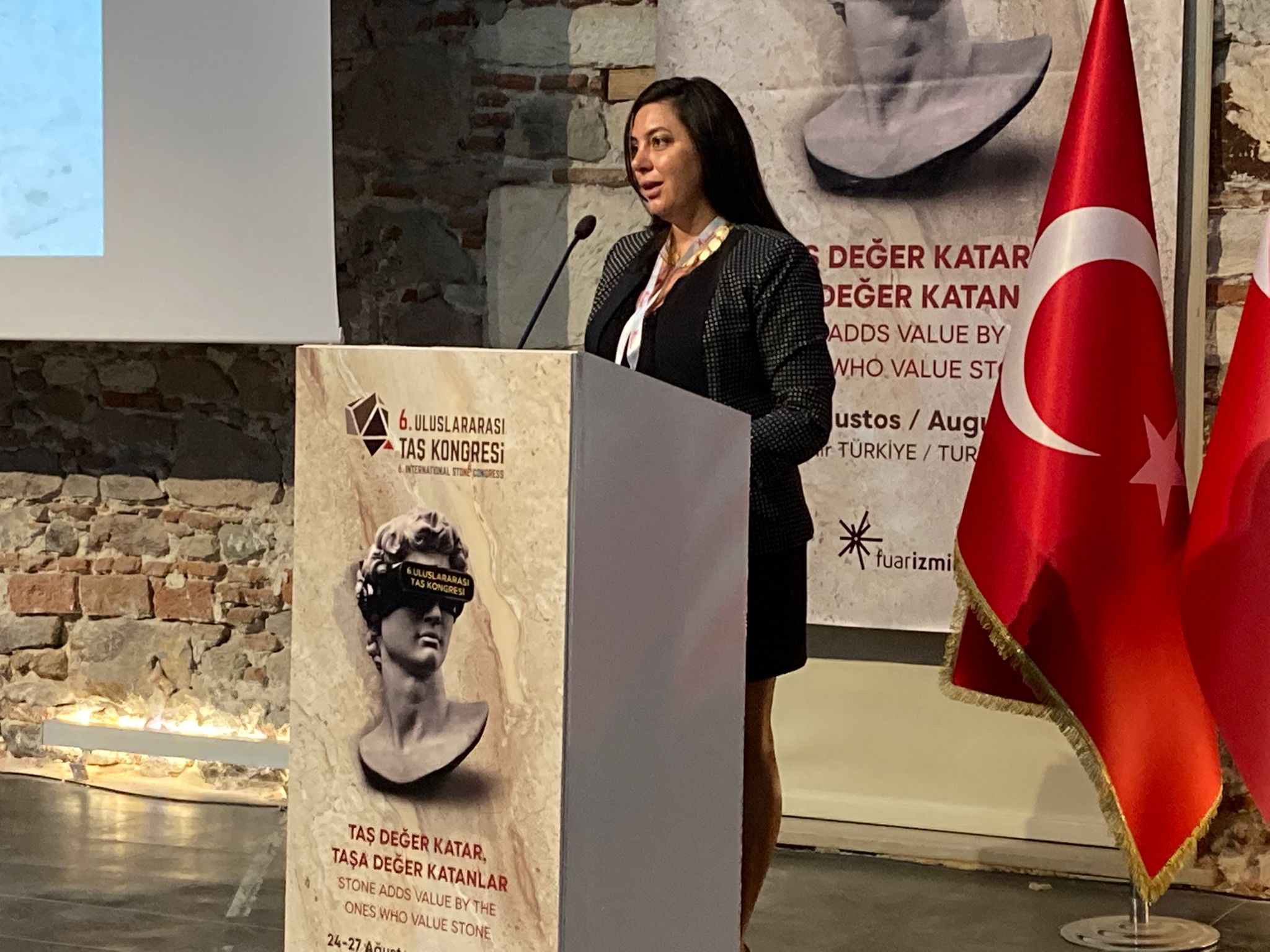 Alıcı “Bu fuar sadece ticaretin yapıldığı yer değil bir buluşma noktası”