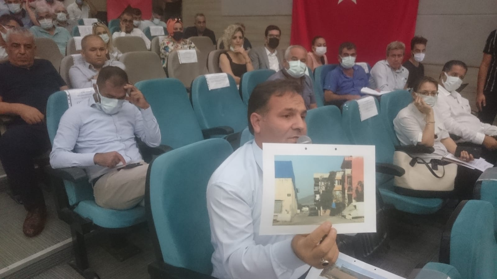 Bornova Belediye Başkanı İduğ’dan bürokratlara fırça “Çalışmayanla el sıkışır yolumuza devam ederiz”