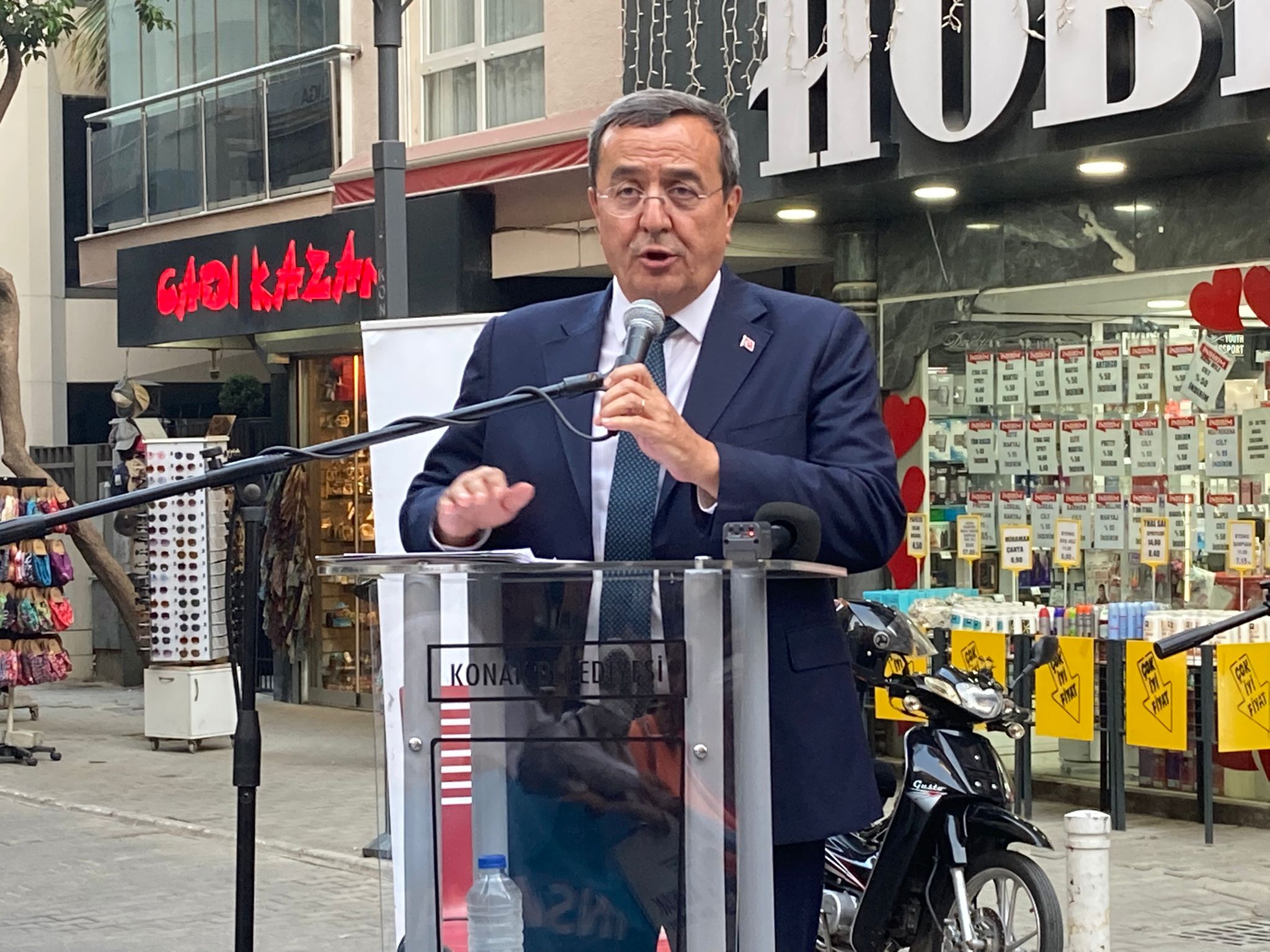Alsancak’ta barış güvercinleri özgürlük için uçtu: “Her türlü ötekileştirmeye hayır diyoruz”