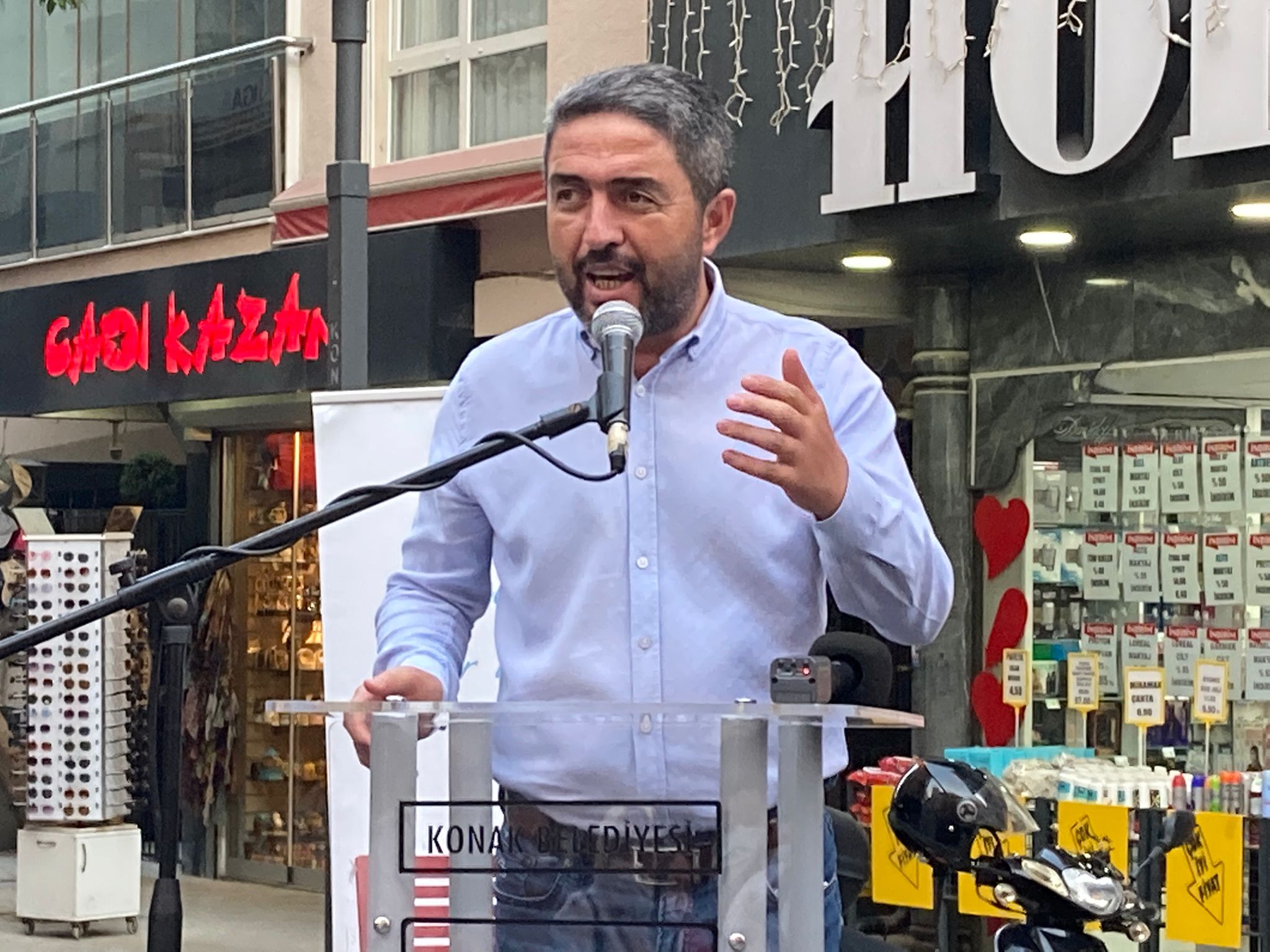 Alsancak’ta barış güvercinleri özgürlük için uçtu: “Her türlü ötekileştirmeye hayır diyoruz”