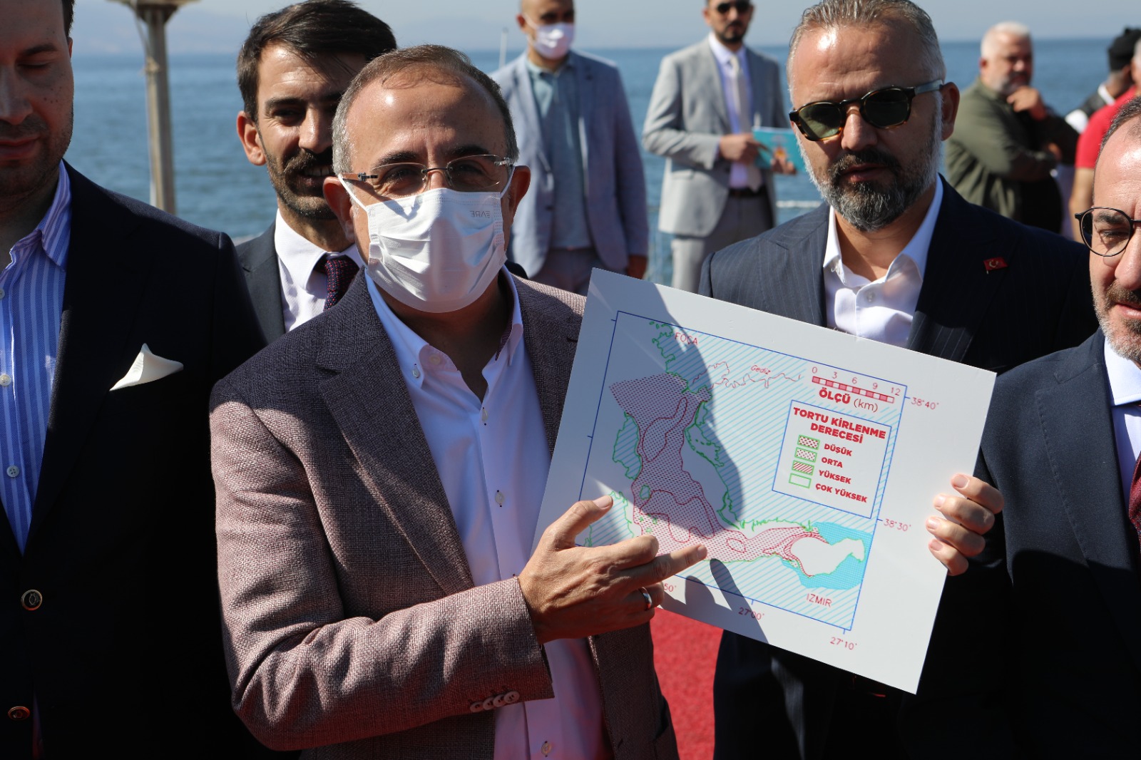 AK Partili Sürekli’den sert eleştiri: “Kapısının önünü süpüremeyen Soyer, Gediz’e sığındı!”