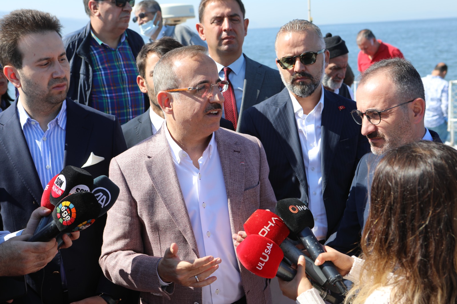 AK Partili Sürekli’den sert eleştiri: “Kapısının önünü süpüremeyen Soyer, Gediz’e sığındı!”