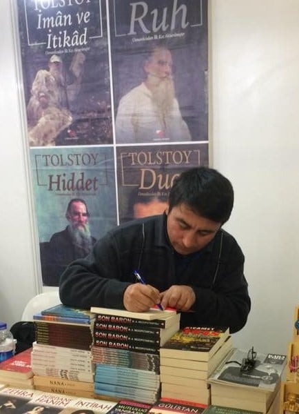 Öykünün içine sır saklayan yazar: Mithat Önal