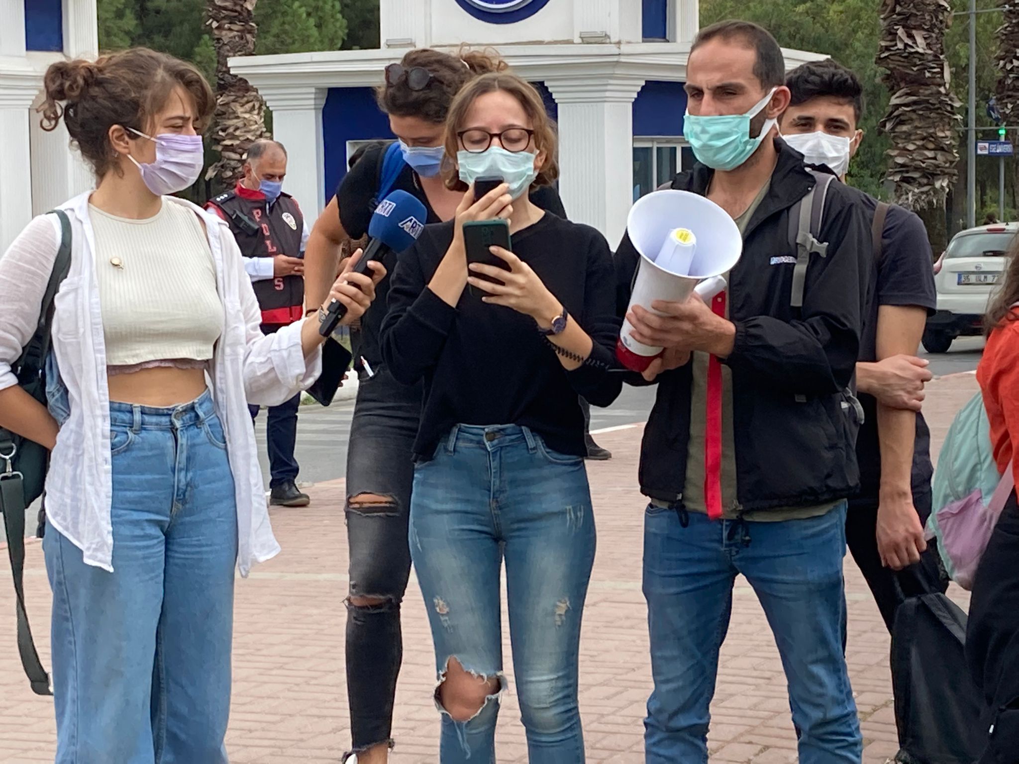 İzmir Öğrenci Dayanışması, “Suçlu Öğrenci Değil Sistemin Kendisidir”