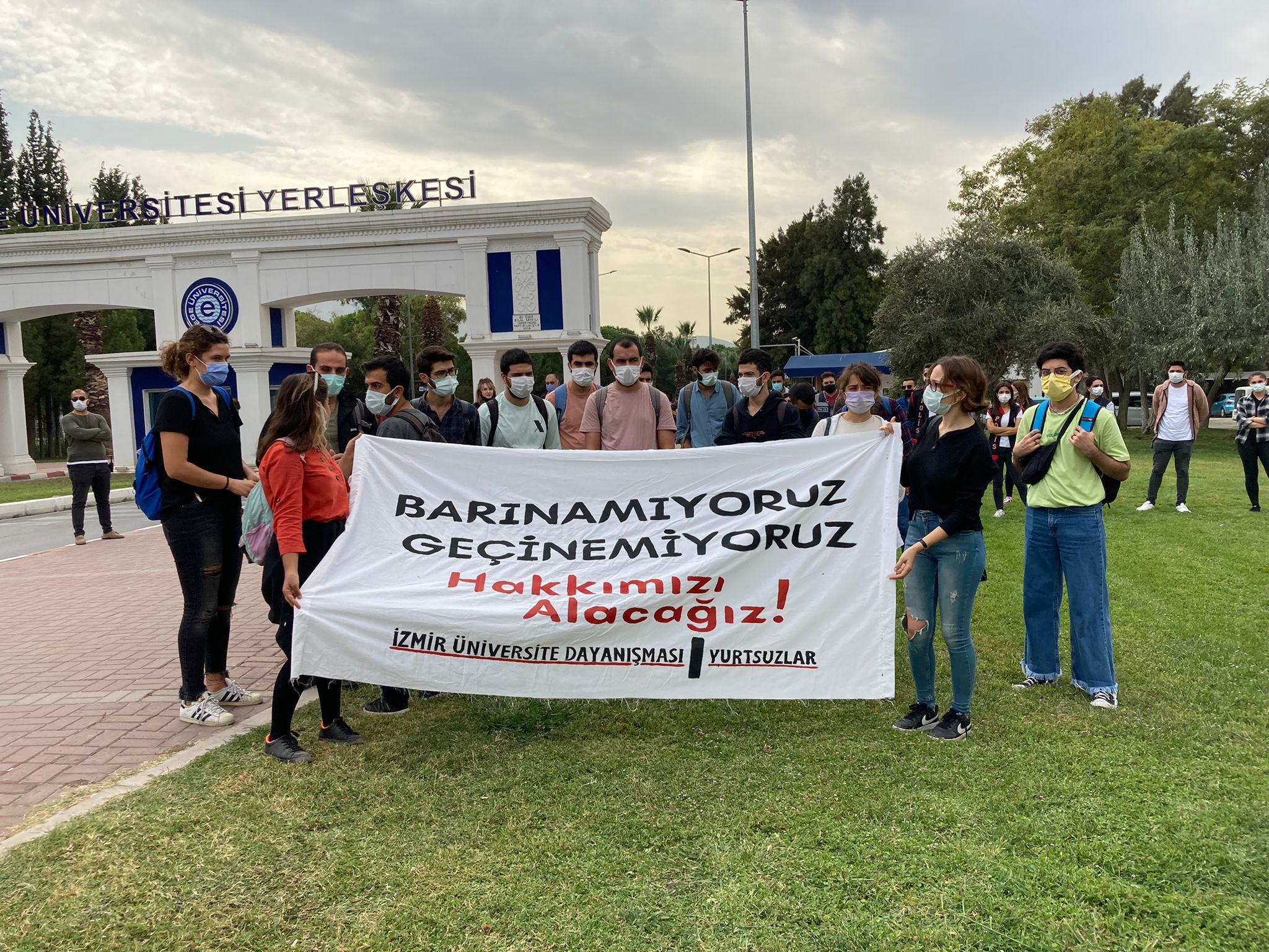 İzmir Öğrenci Dayanışması, “Suçlu Öğrenci Değil Sistemin Kendisidir”