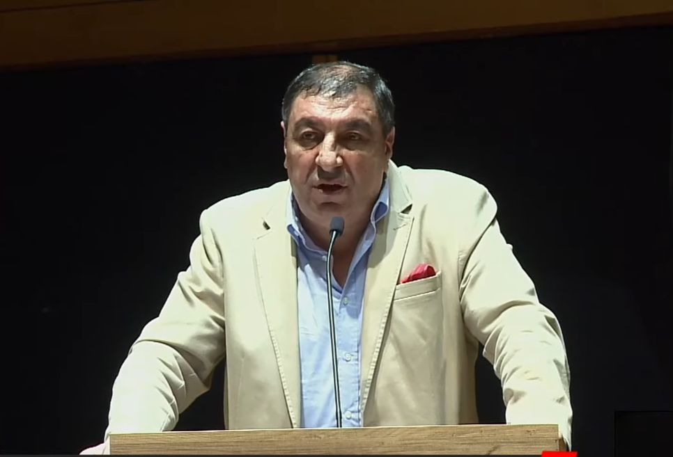 AK Partili Boztepe ve CHP'li Özuslu karşı karşıya geldi: "Başkan ikide bir sözümü kesip durma!"