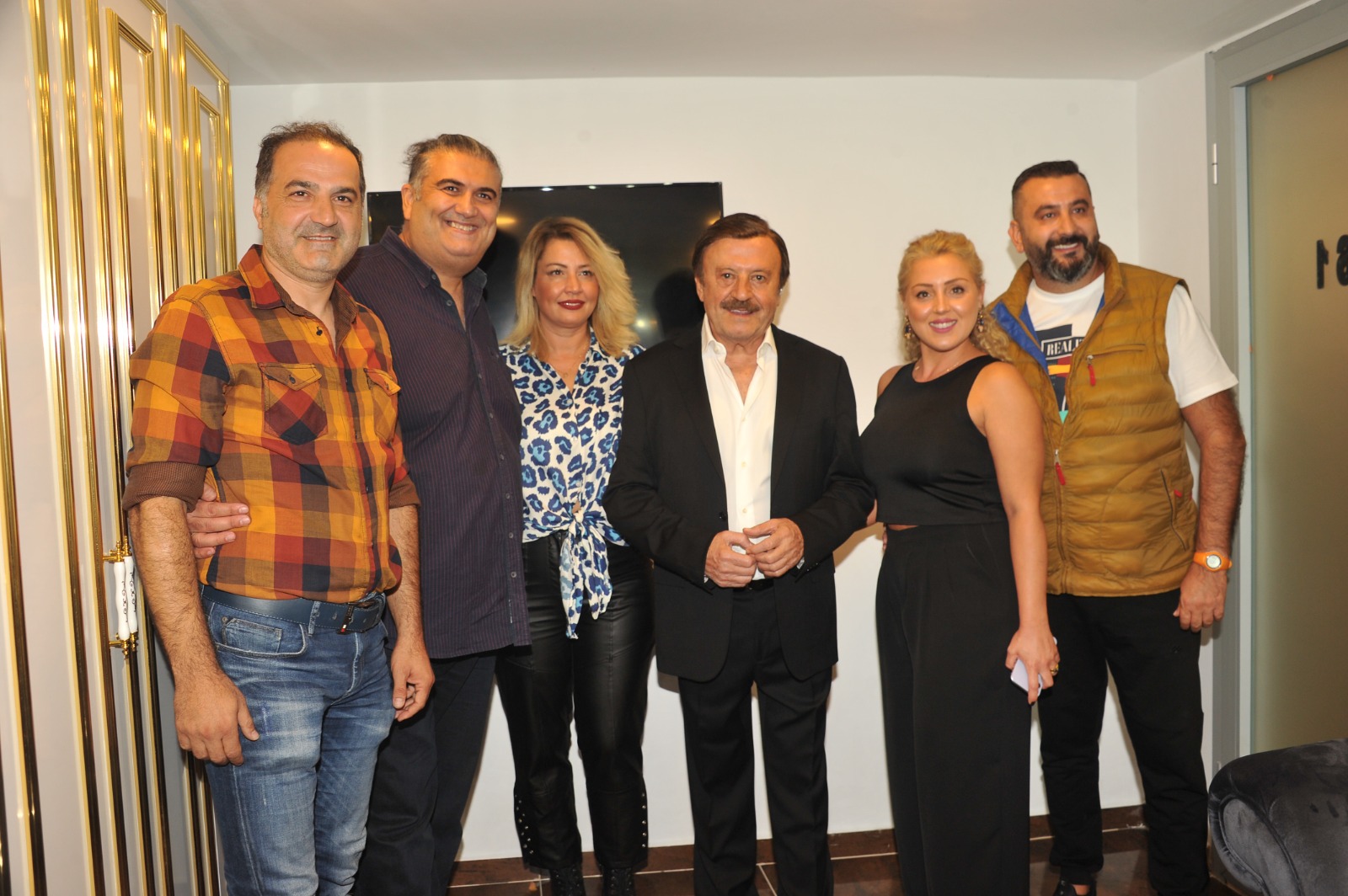 Ada Maksim'de yıldızlar geçidi sürüyor