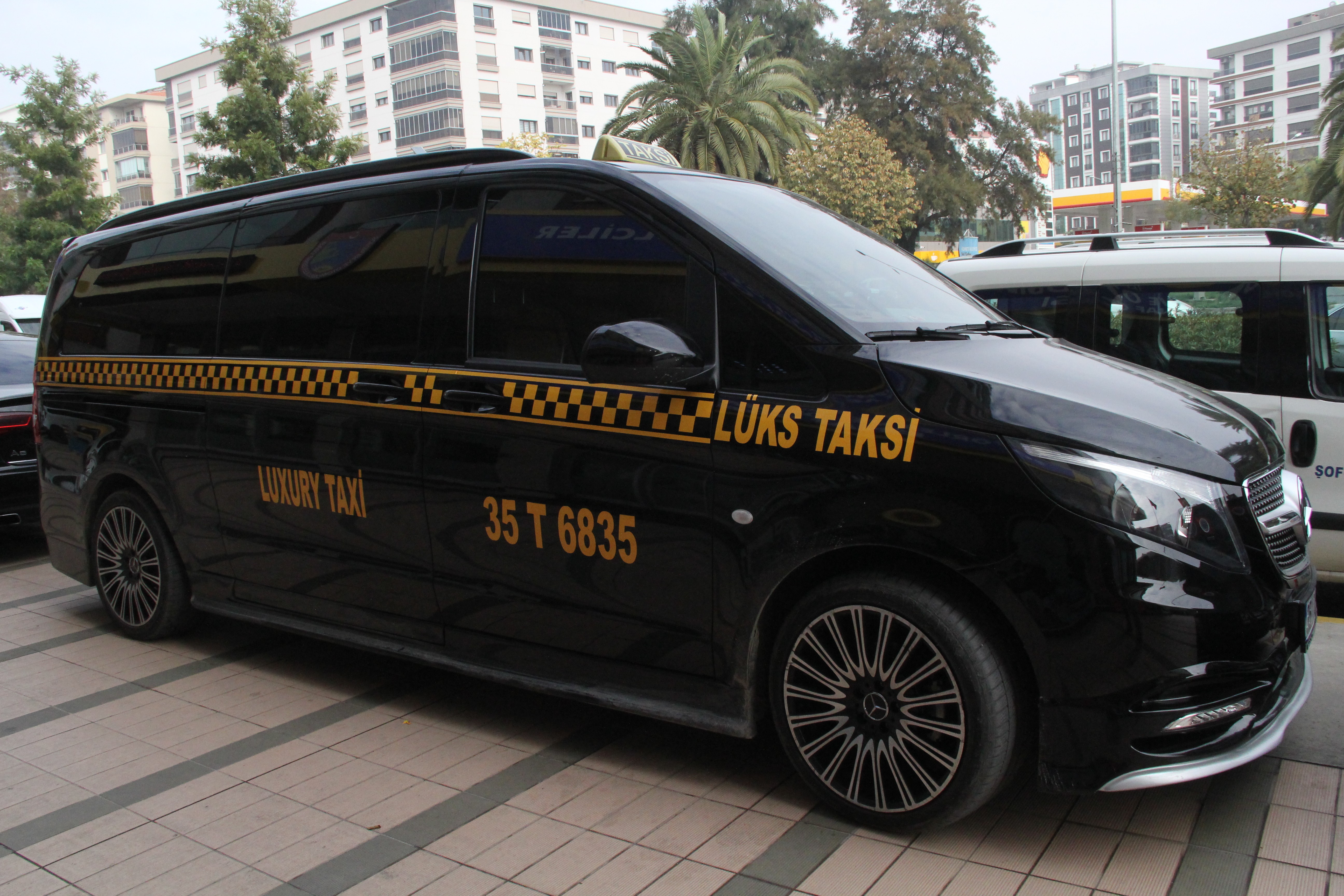 İzmir'de VIP taksi dönemi: Yüzde 50 daha pahalı olacak