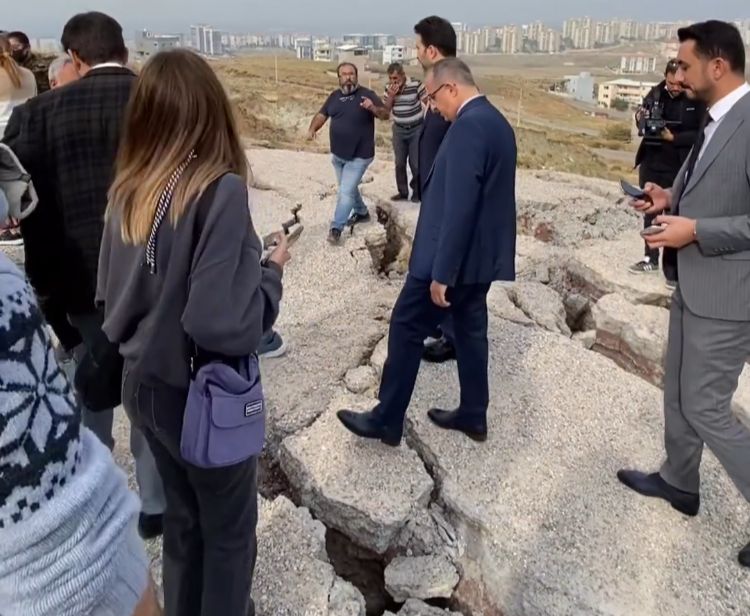 AK Partili Sürekli, “Çöp üstüne çöp var, taş üstüne taş yok”