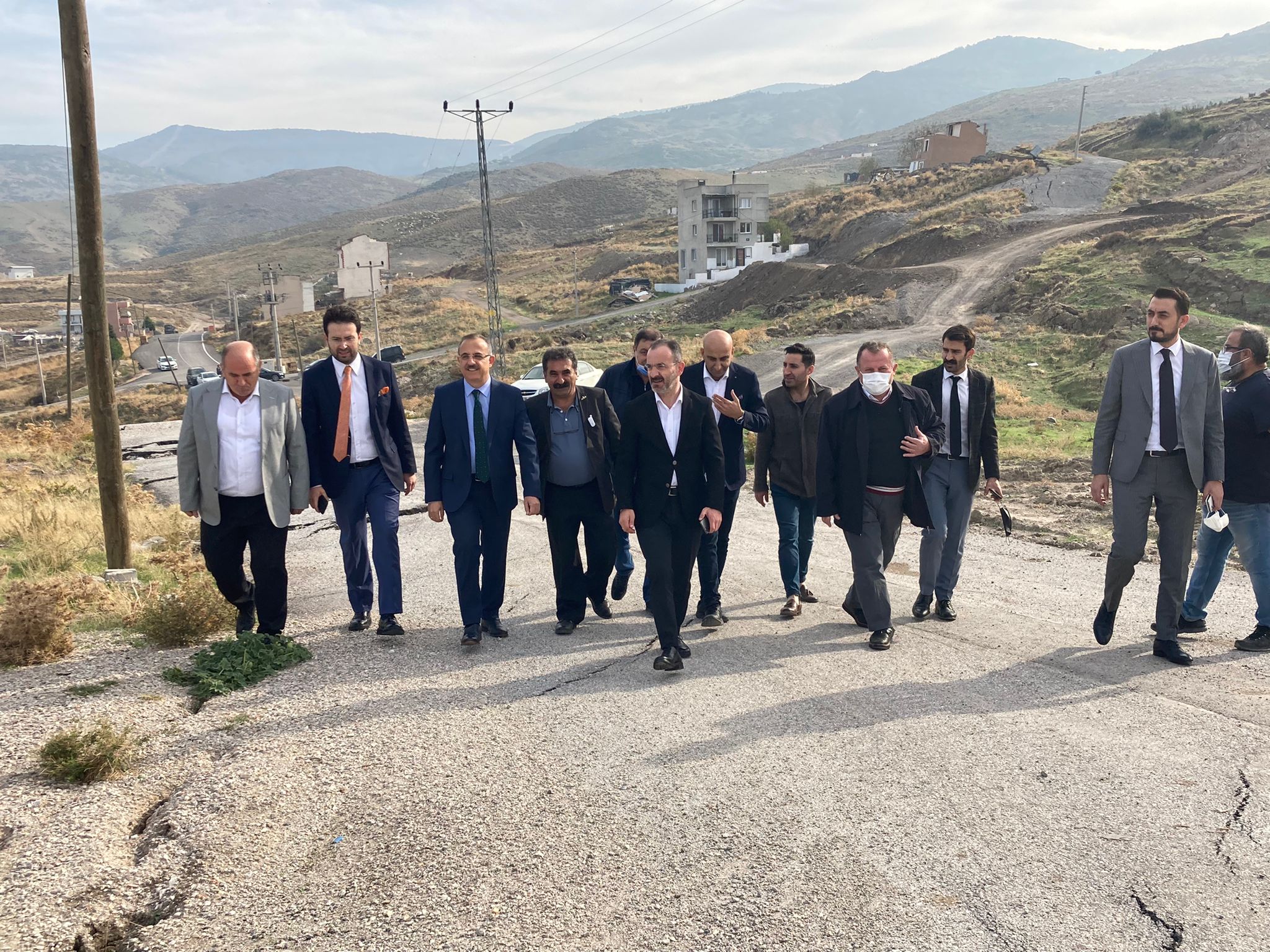 AK Partili Sürekli, “Çöp üstüne çöp var, taş üstüne taş yok”