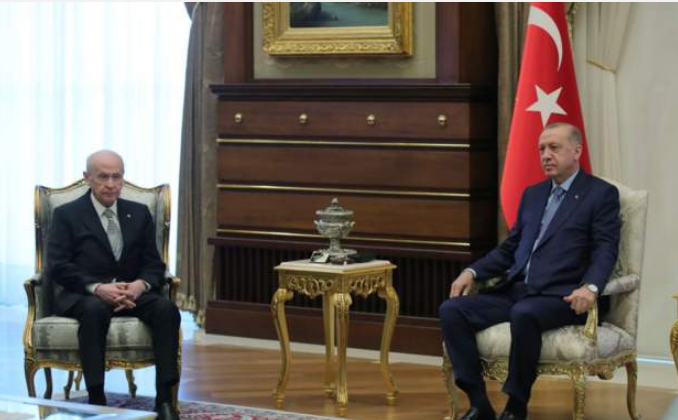 Erdoğan ile Karamollaoğlu görüşmesindeki oturma düzeni tartışmalara neden oldu