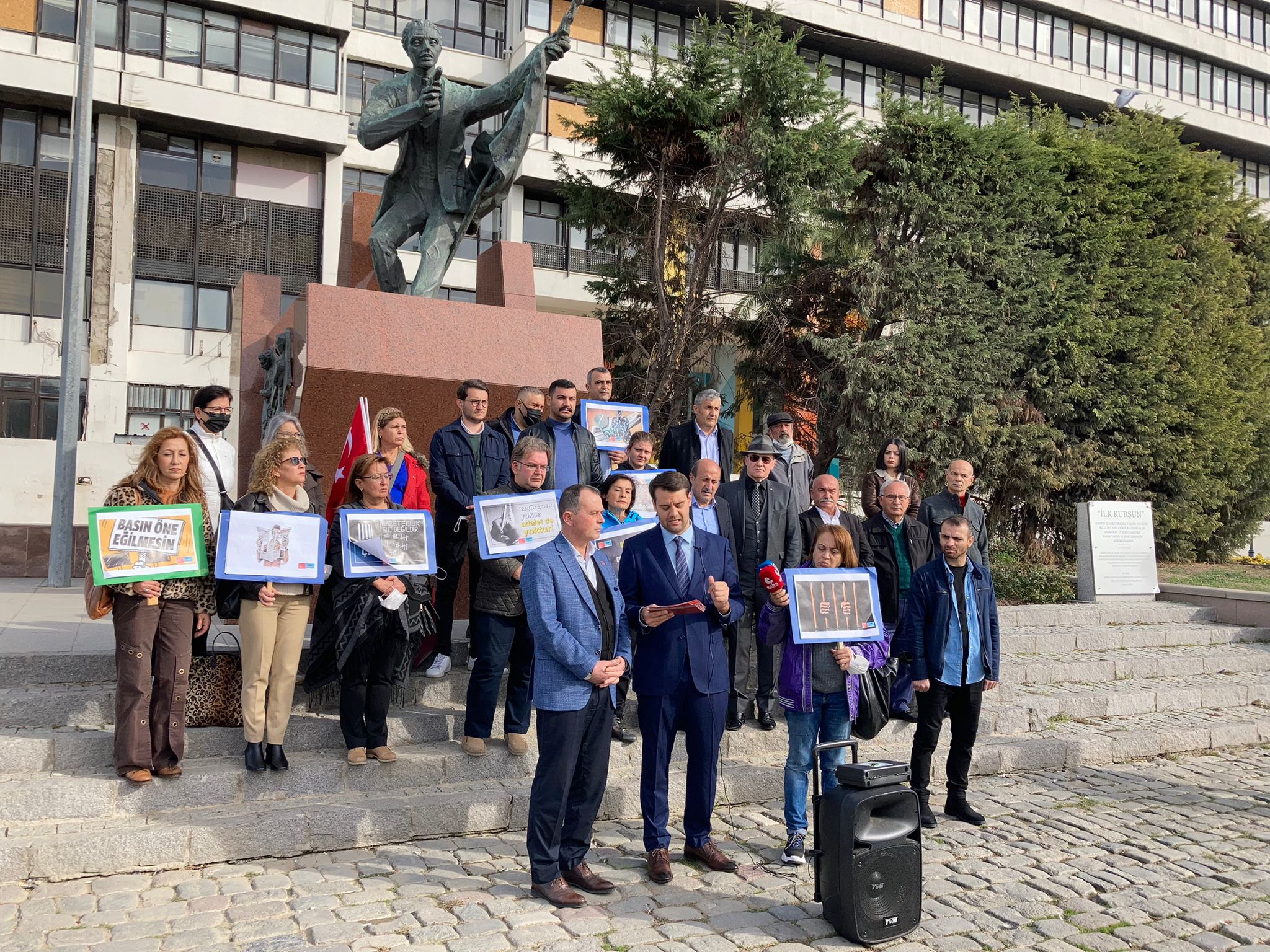 CHP Konak basının sorunlarına dikkat çekti: “Basın özgürlüğünün önündeki en büyük engel AKP hükümeti”
