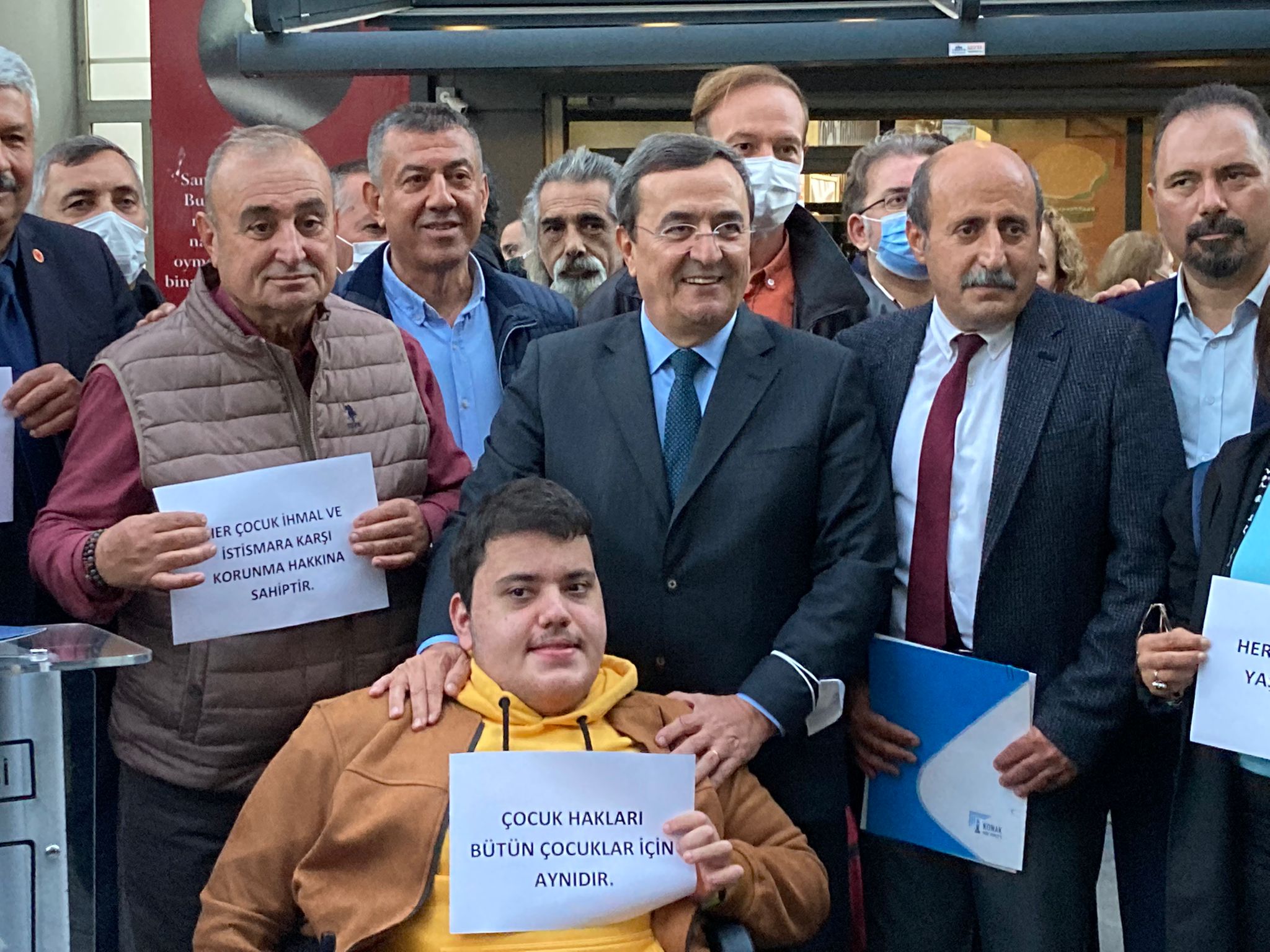 Konak, çocuk istismarına karşı sesini çıkardı: “Çocuklar için daha güzel bir dünya istiyoruz”