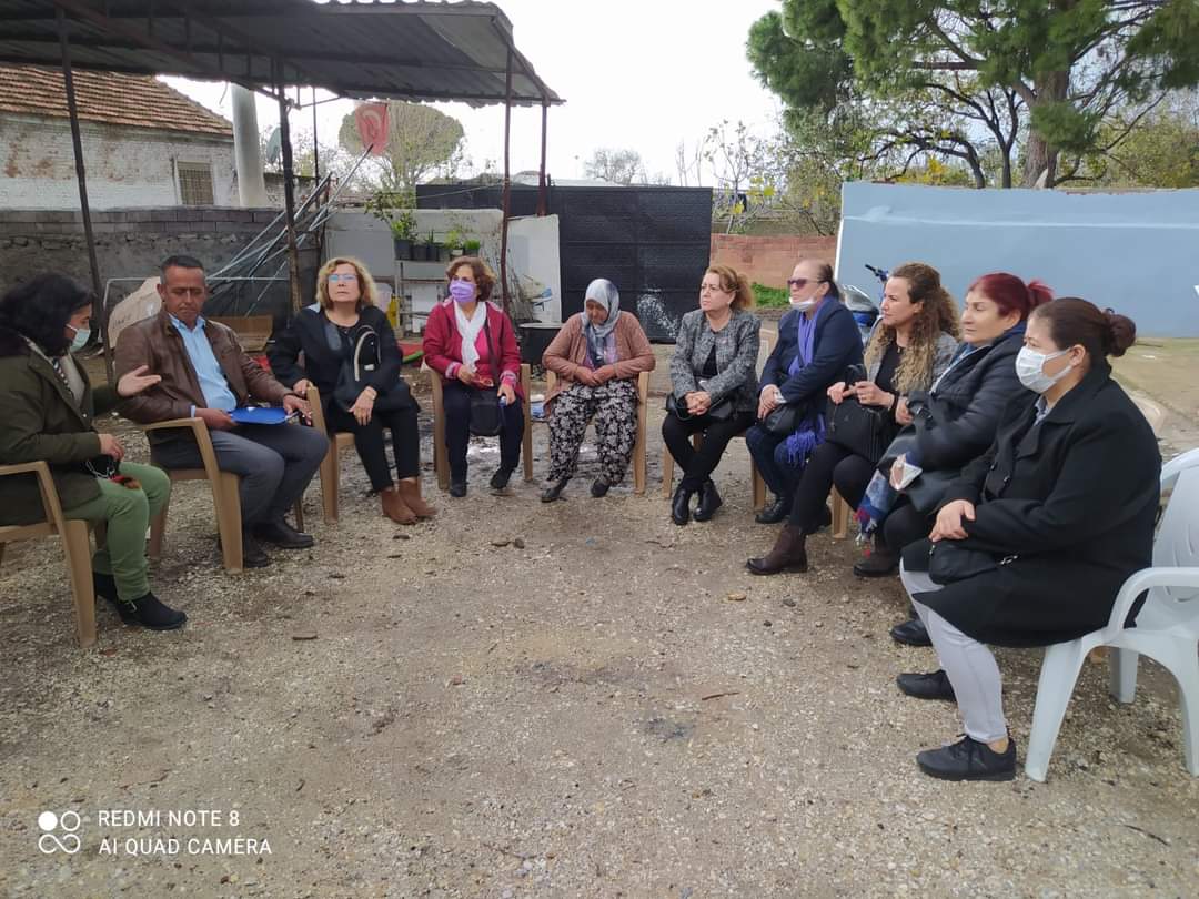 CHP İzmir Kadın Kolları’ndan geçmiş olsun ziyareti: Evi yanan ailenin ihtiyaçları tespit edildi