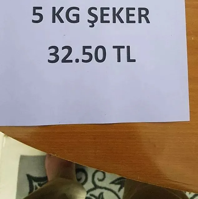 AK Partili Gökçen'in indirim oyununu ayağı ve evdeki halısı bozdu