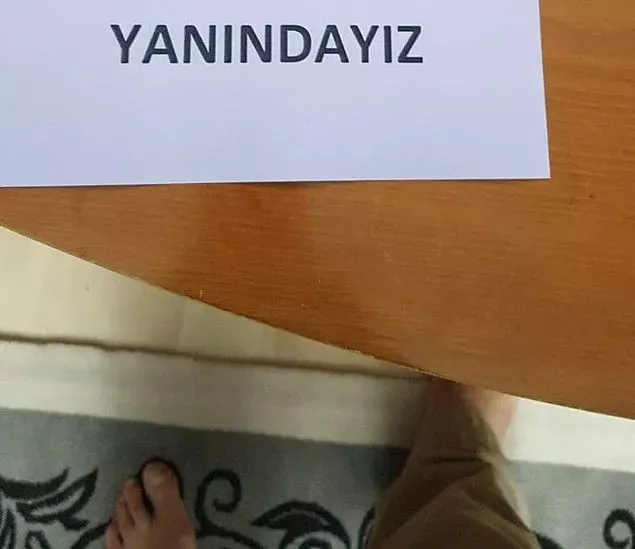 AK Partili Gökçen'in indirim oyununu ayağı ve evdeki halısı bozdu