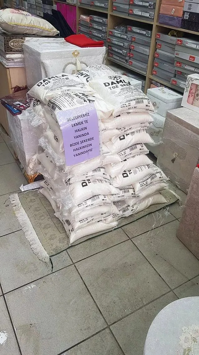 AK Partili Gökçen'in indirim oyununu ayağı ve evdeki halısı bozdu