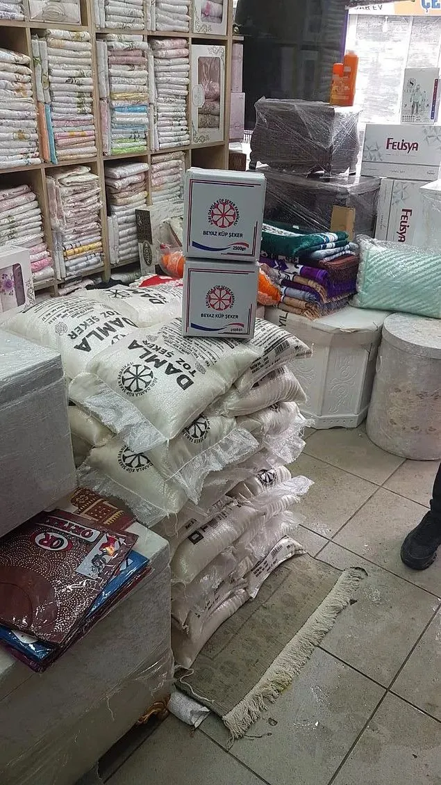 AK Partili Gökçen'in indirim oyununu ayağı ve evdeki halısı bozdu