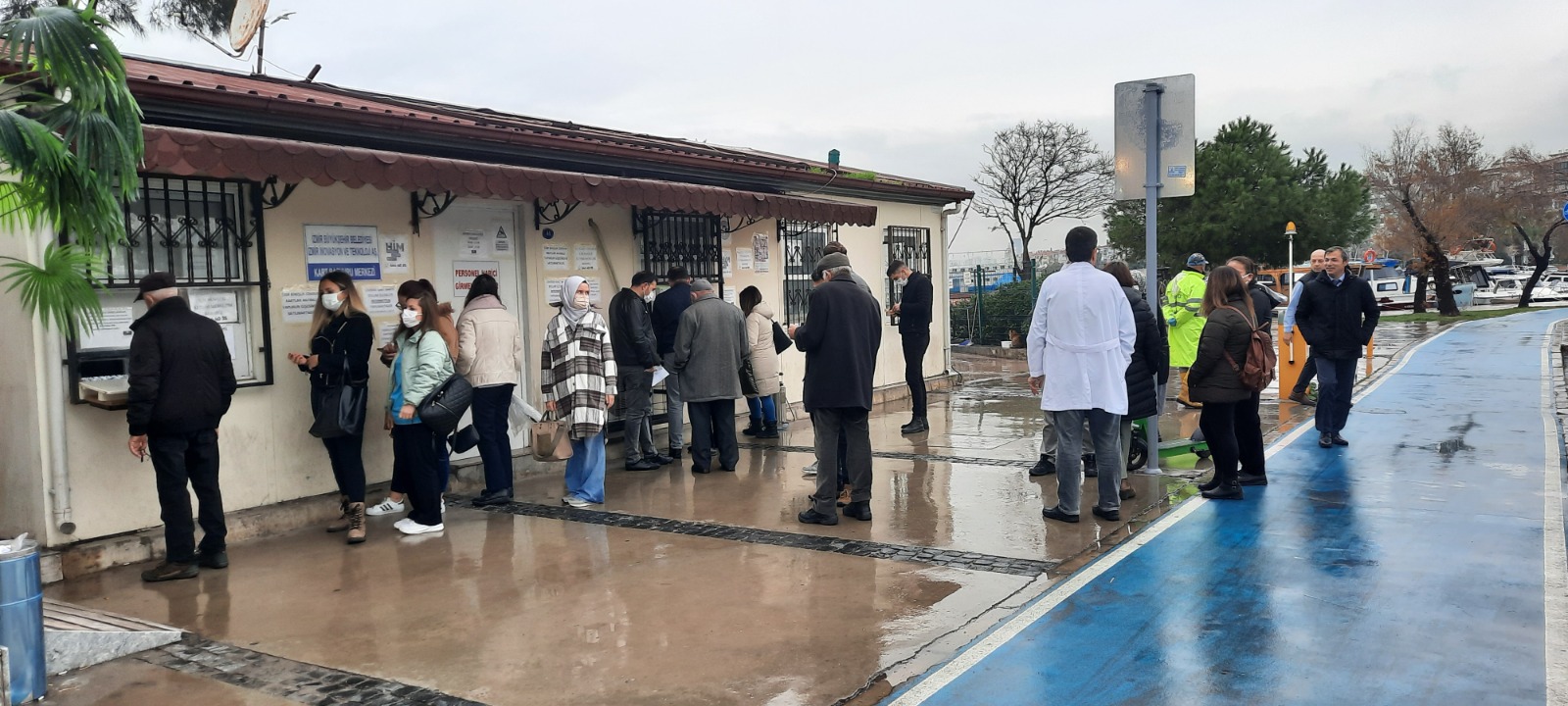 Kart sırasında yağmur çilesi