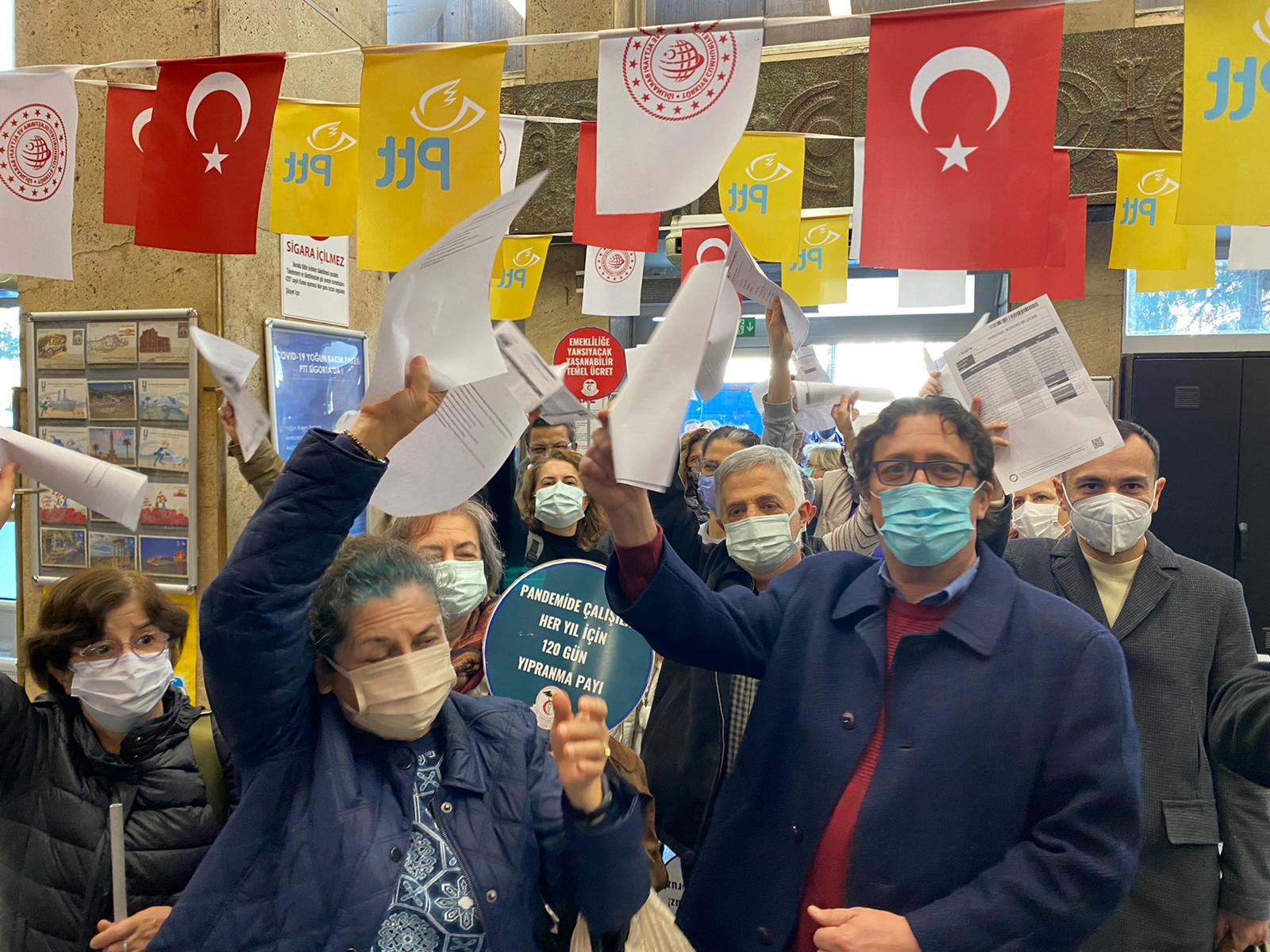 İzmir Tabip Odası TBMM’yi faks yağmuruna tuttu: Sağlık emekçilerinin maaş bordoları ve talepleri mecliste