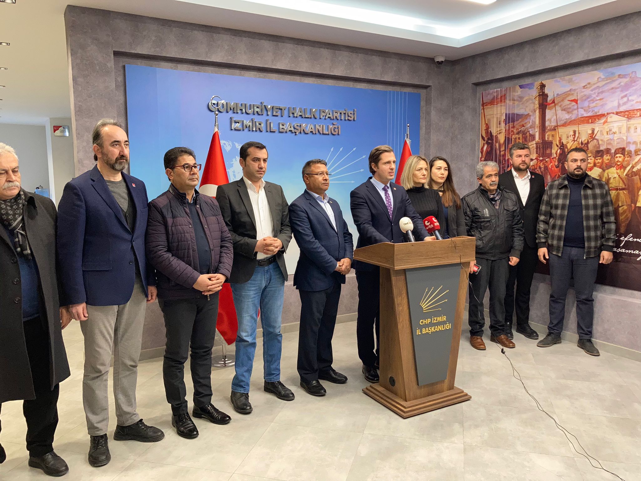 CHP İzmir’den ‘deprem’ vurgusu: “AKP iktidarı başını kuma gömmeyi tercih etti”