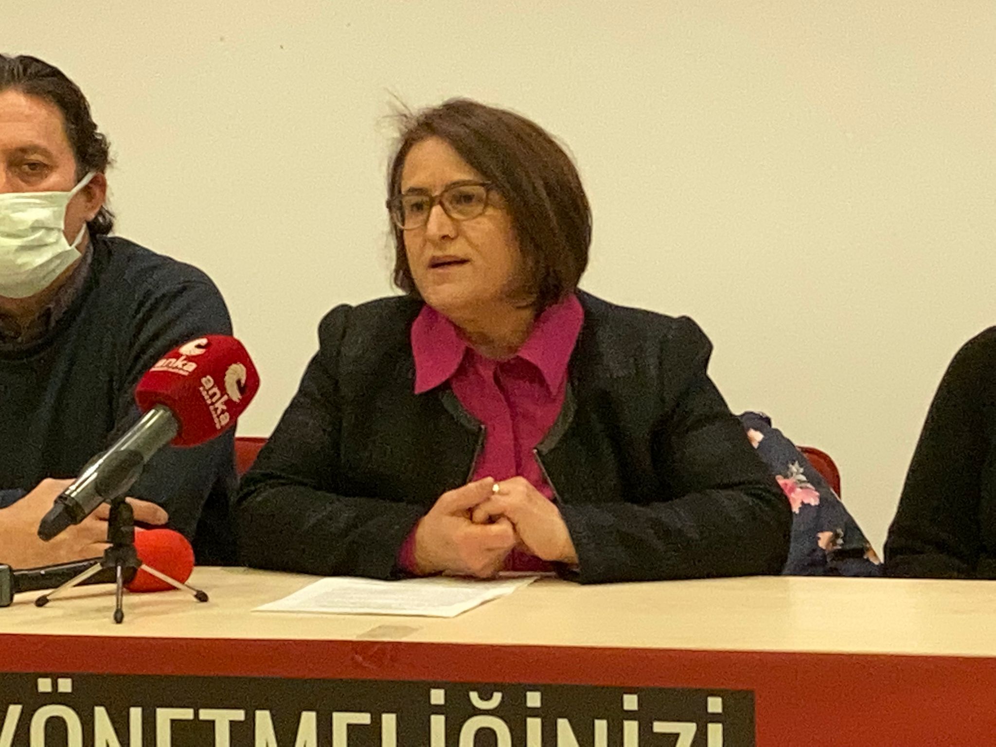 İzmir Sağlık Platformu’ndan ‘ceza sözleşmesi’ çağrısı: “Hiçbir ülkede negatif performans diye bir uygulama yok”