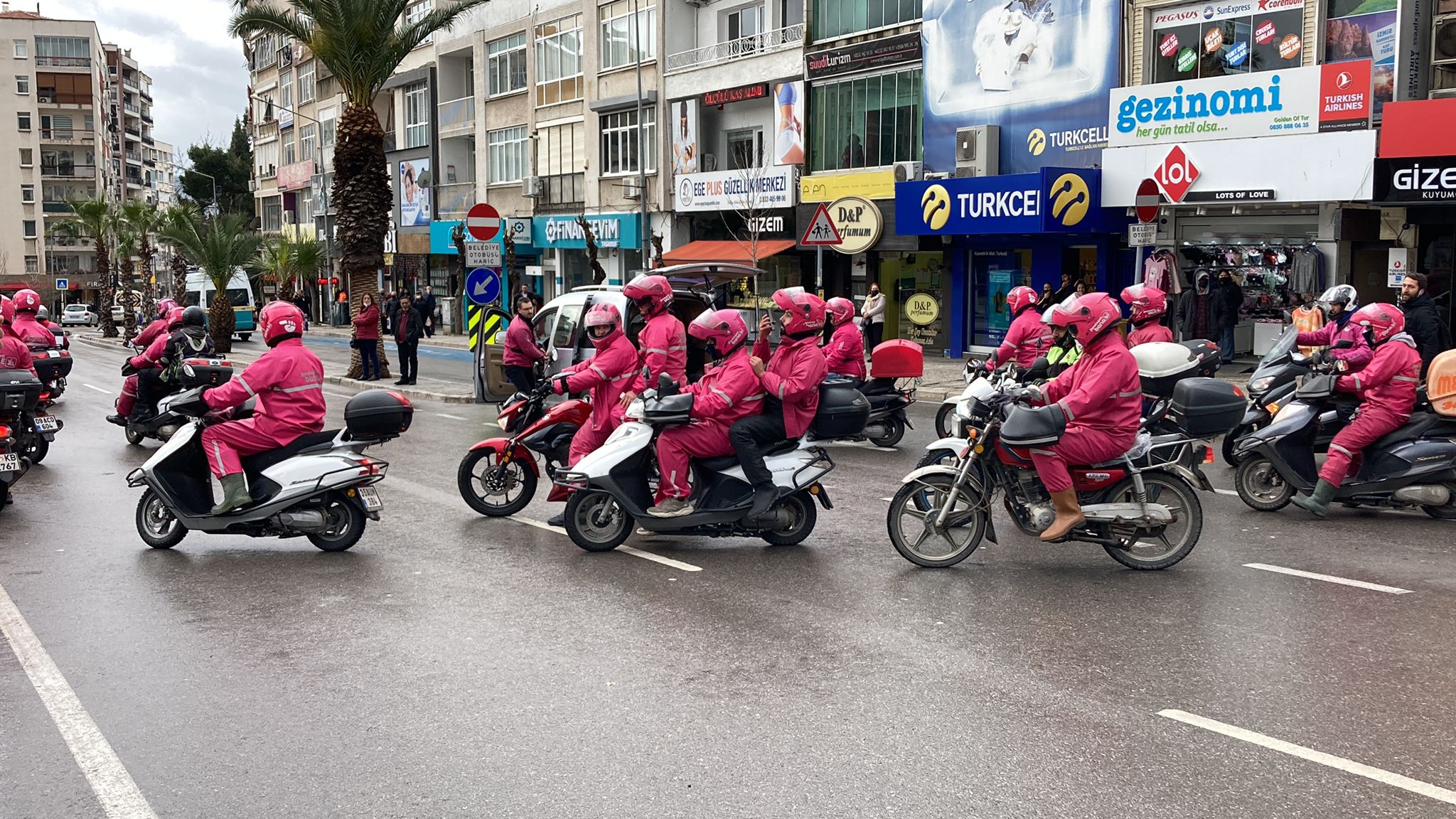 Yemeksepeti ve Banabi kuryeleri isyanda: Talepler yerine gelene kadar kontaklar kapalı kalacak